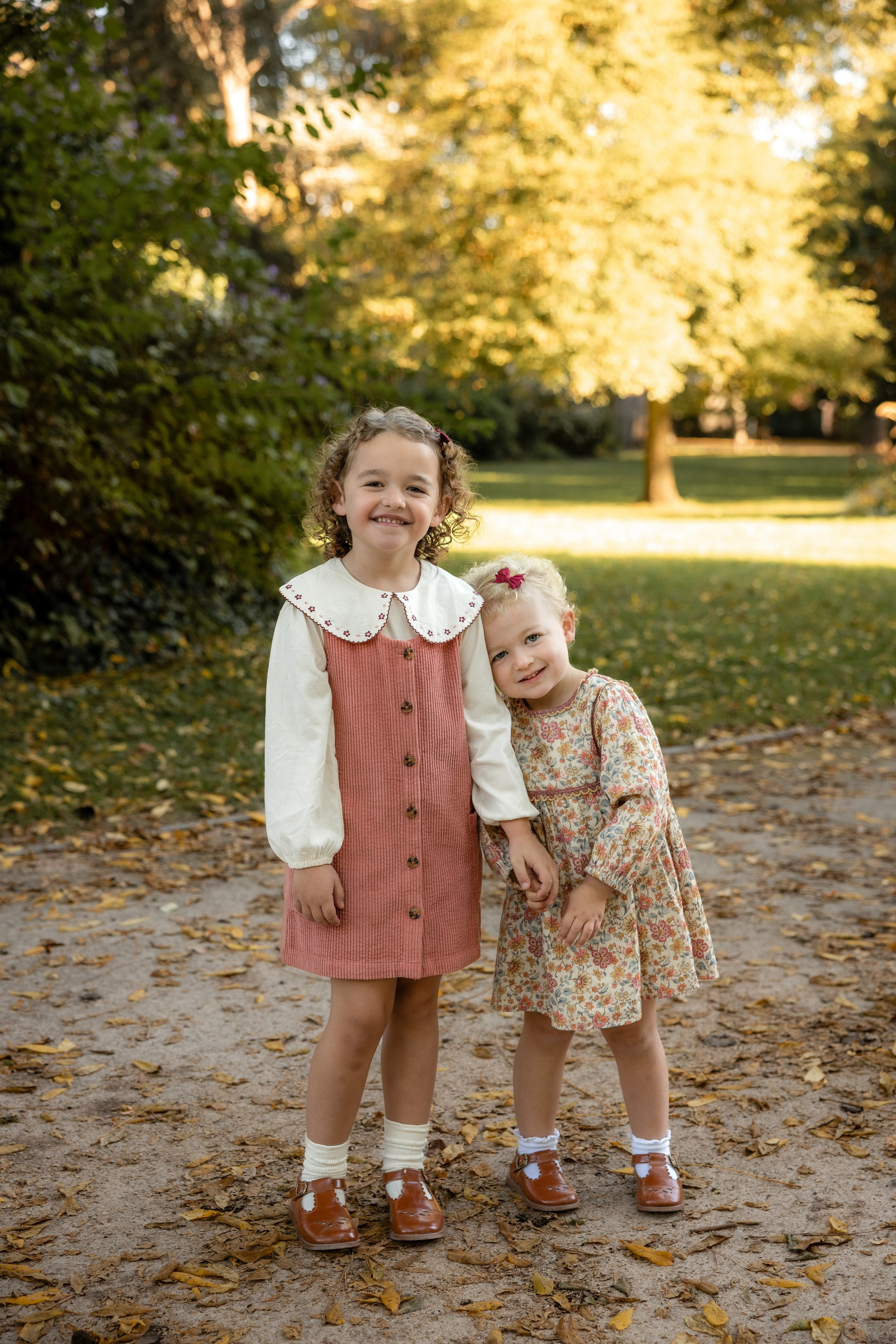 Autumn Family photoshoot in Toulouse. Jardin des Plantes. Eugénie Smirnova — your photographer in Toulouse and southwest France