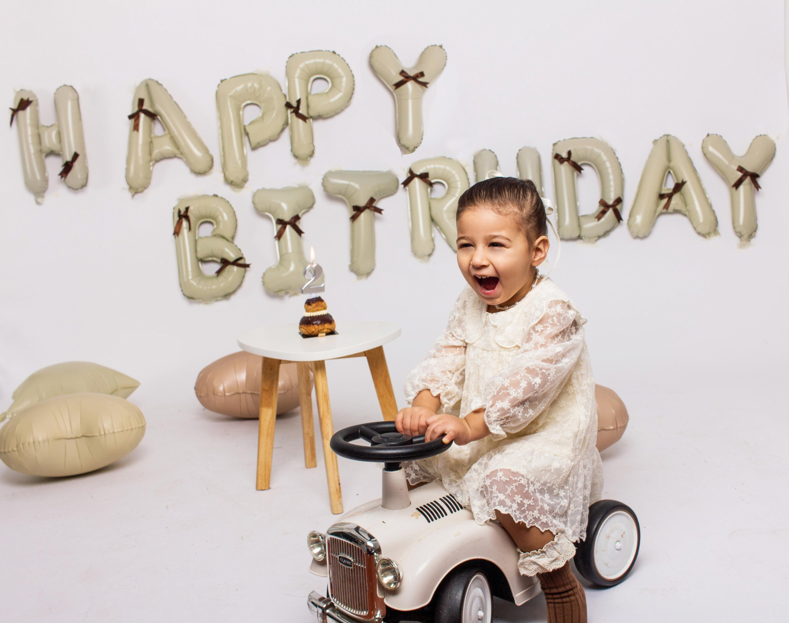 Souvenir photo anniversaire enfant 2 ans en studio familial