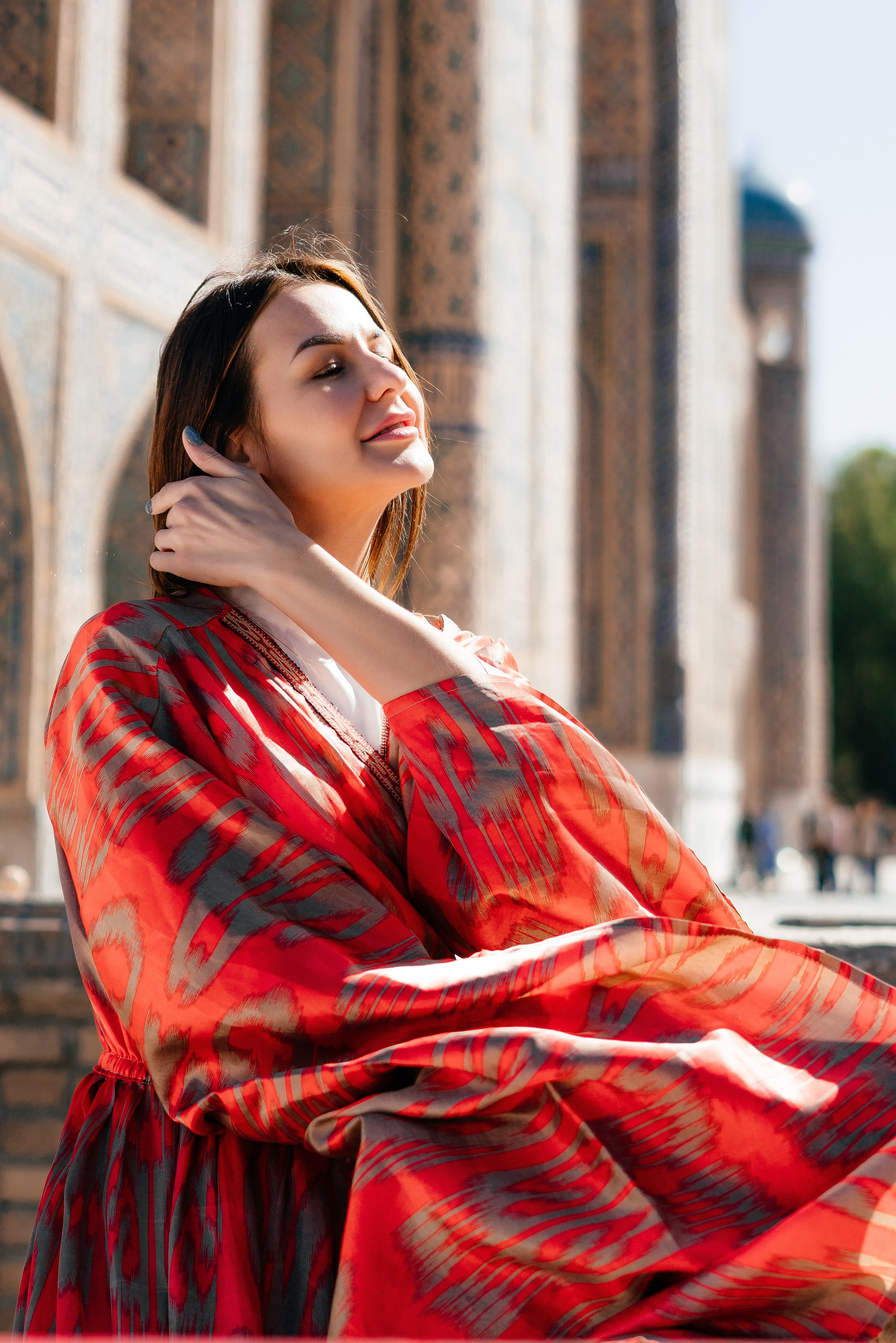 Красное длинное платье. Фотограф в Узбекистане и Самарканде Джасур Марупов