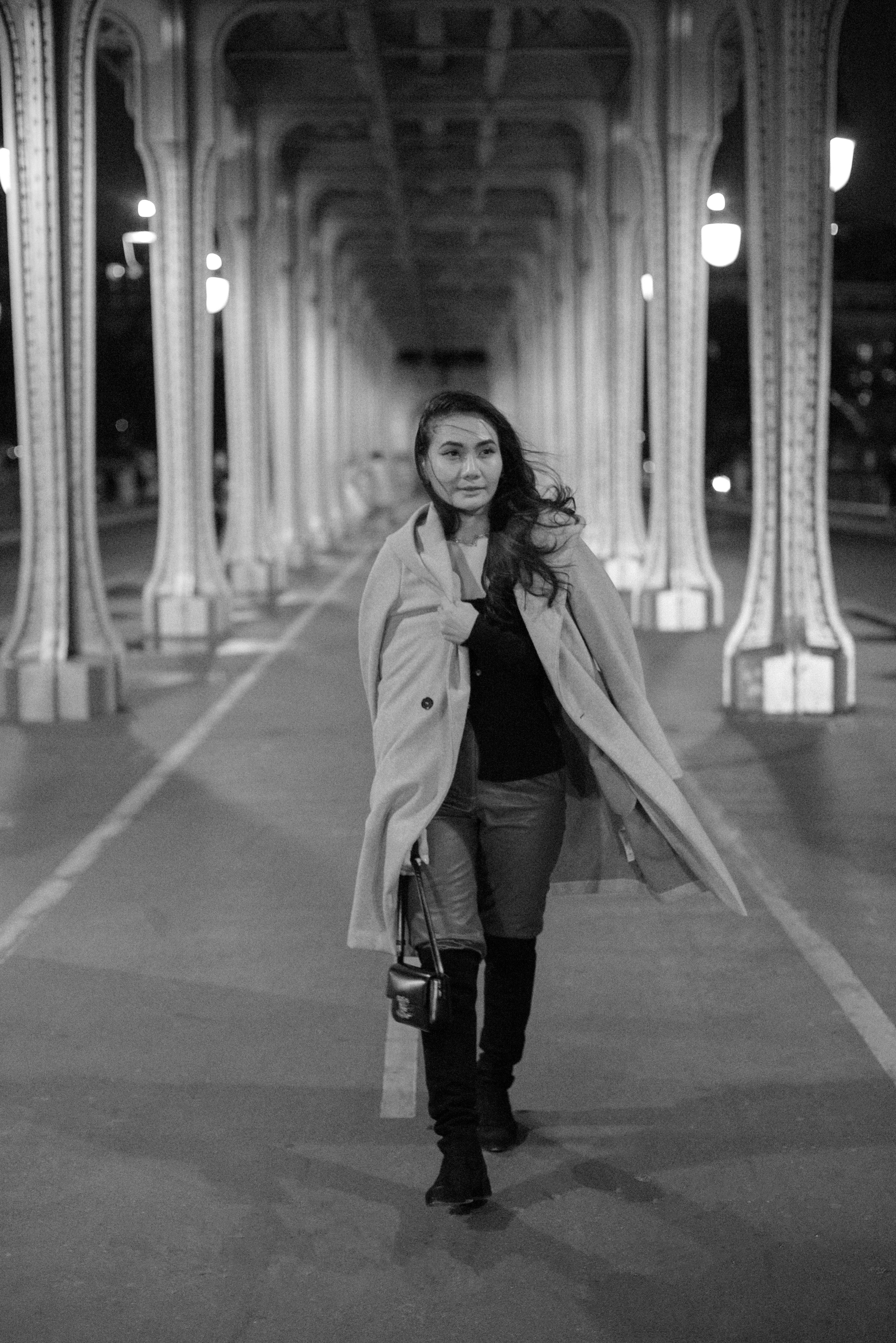 Вне времени. Черно-белое кино у Эйфелевой башни. Ksenia Marchand/ Lifestyle фотограф в Париже