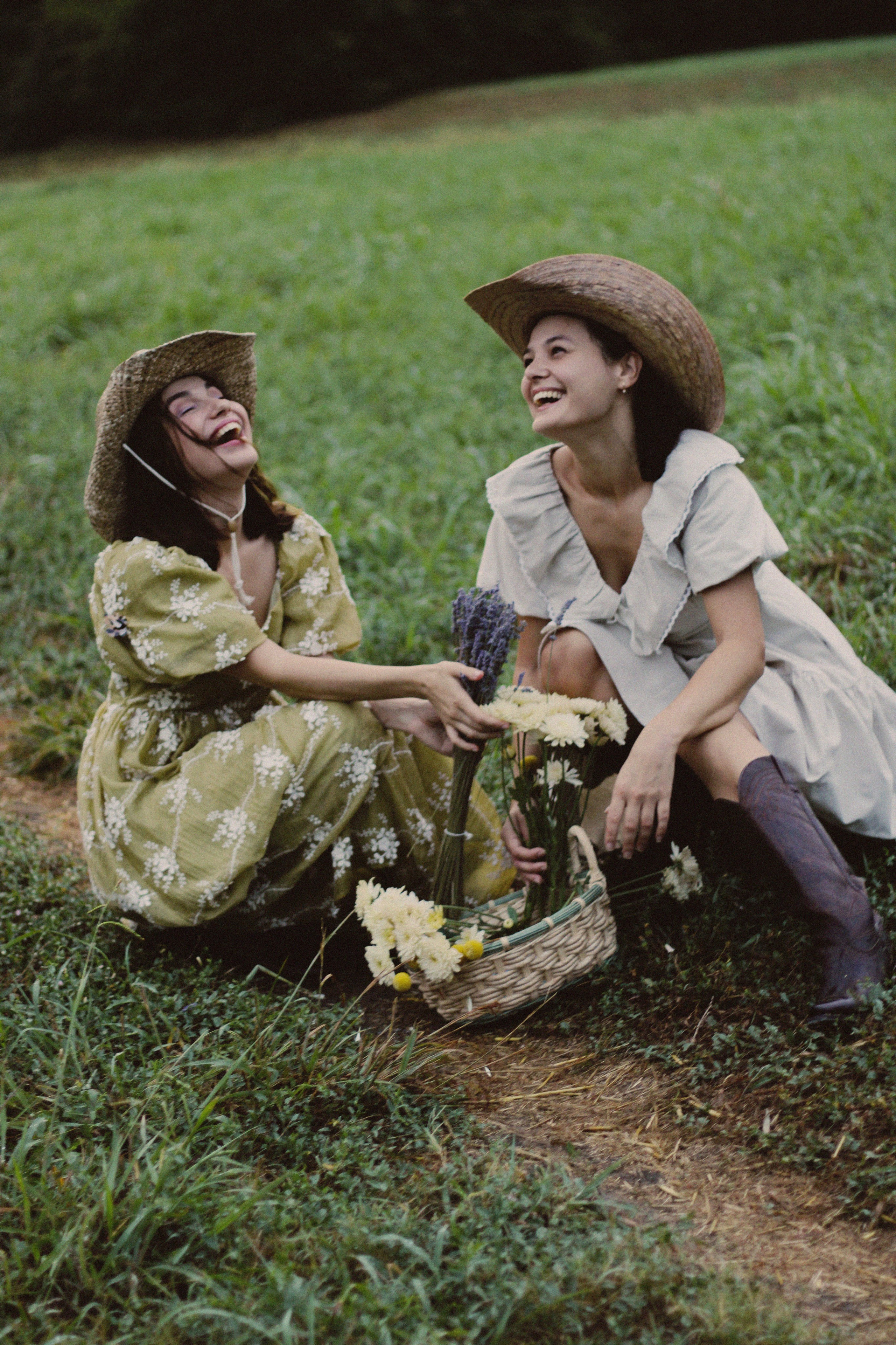 Countryside cowgirl-style portrait photoshoot. Lana Petrychenko — Portrait & Family Photographer. Valencia, Spain