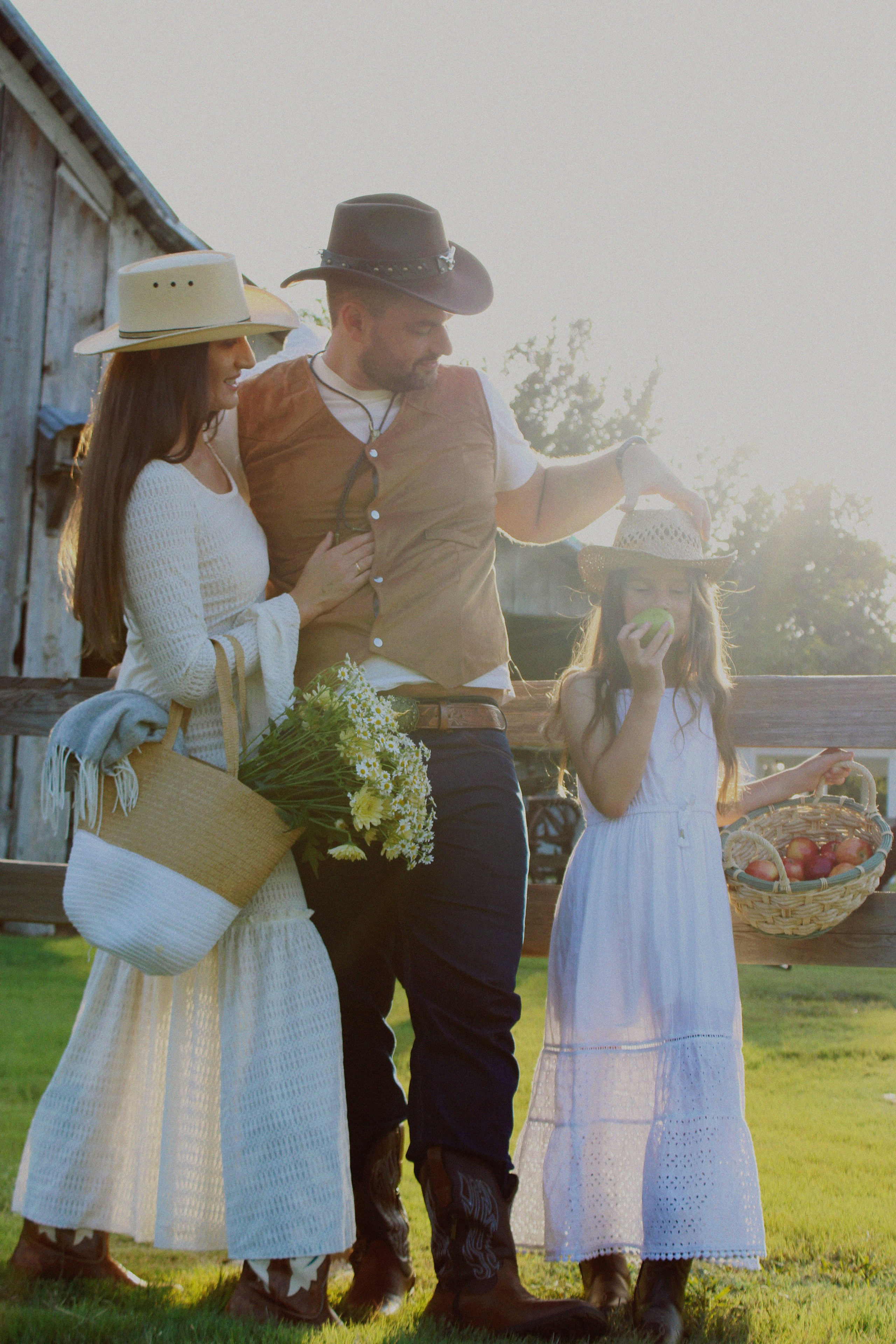 Texas Countryside Family Photoshoot in Cowboy Style. Lana Petrychenko — Portrait & Family Photographer. Valencia, Spain