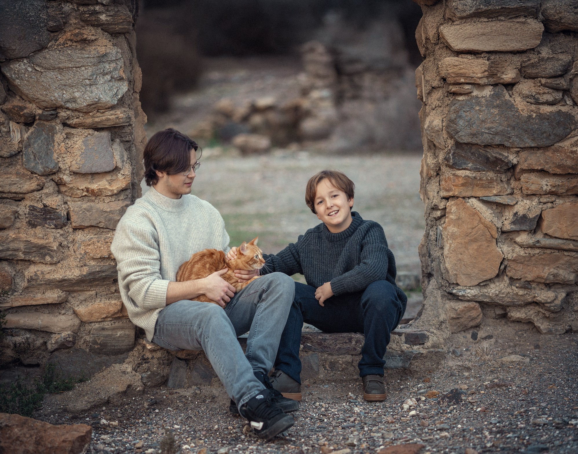 Fotosesion de mis hijos con su gato Boris. Fotógrafo Almeria. Swetlana Ushakova
