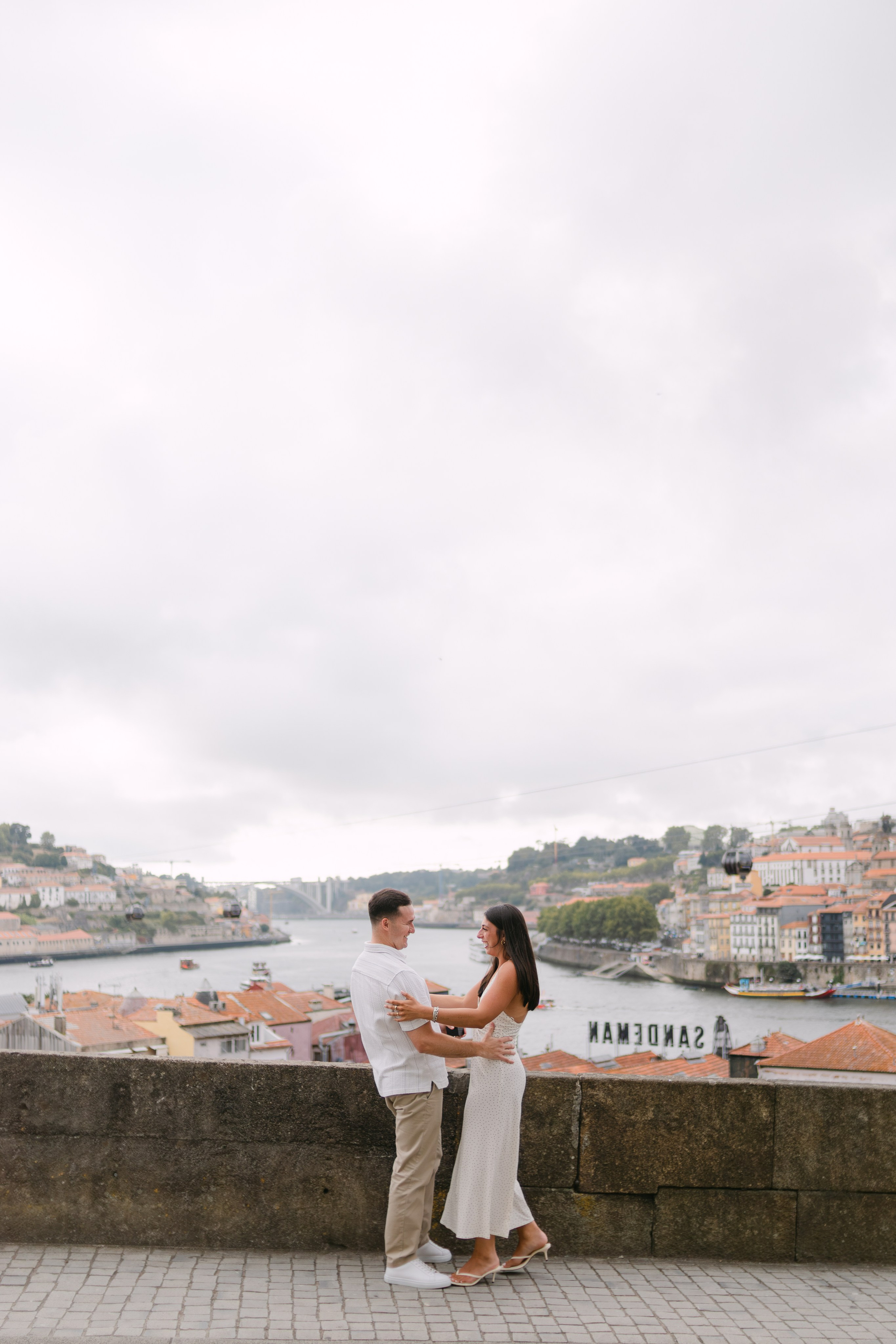 Wedding Proposal in Porto. Fotógrafo de casamentos e destination wedding no Porto, Portugal — Davi Valente | Lisboa, Douro, Roma e Lago de Como