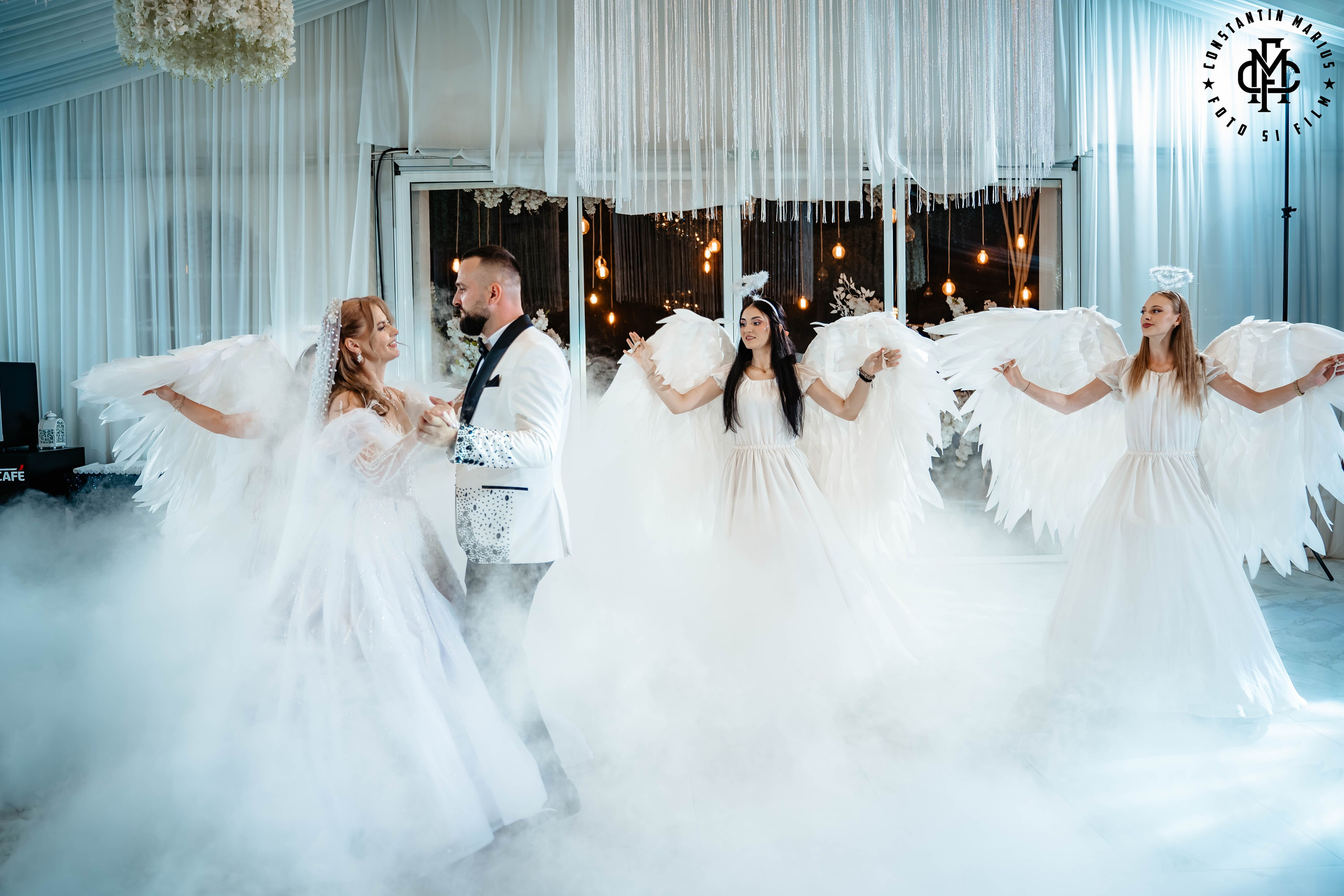 WEDDING PHOTOGRAPHY. DESPRE NOI