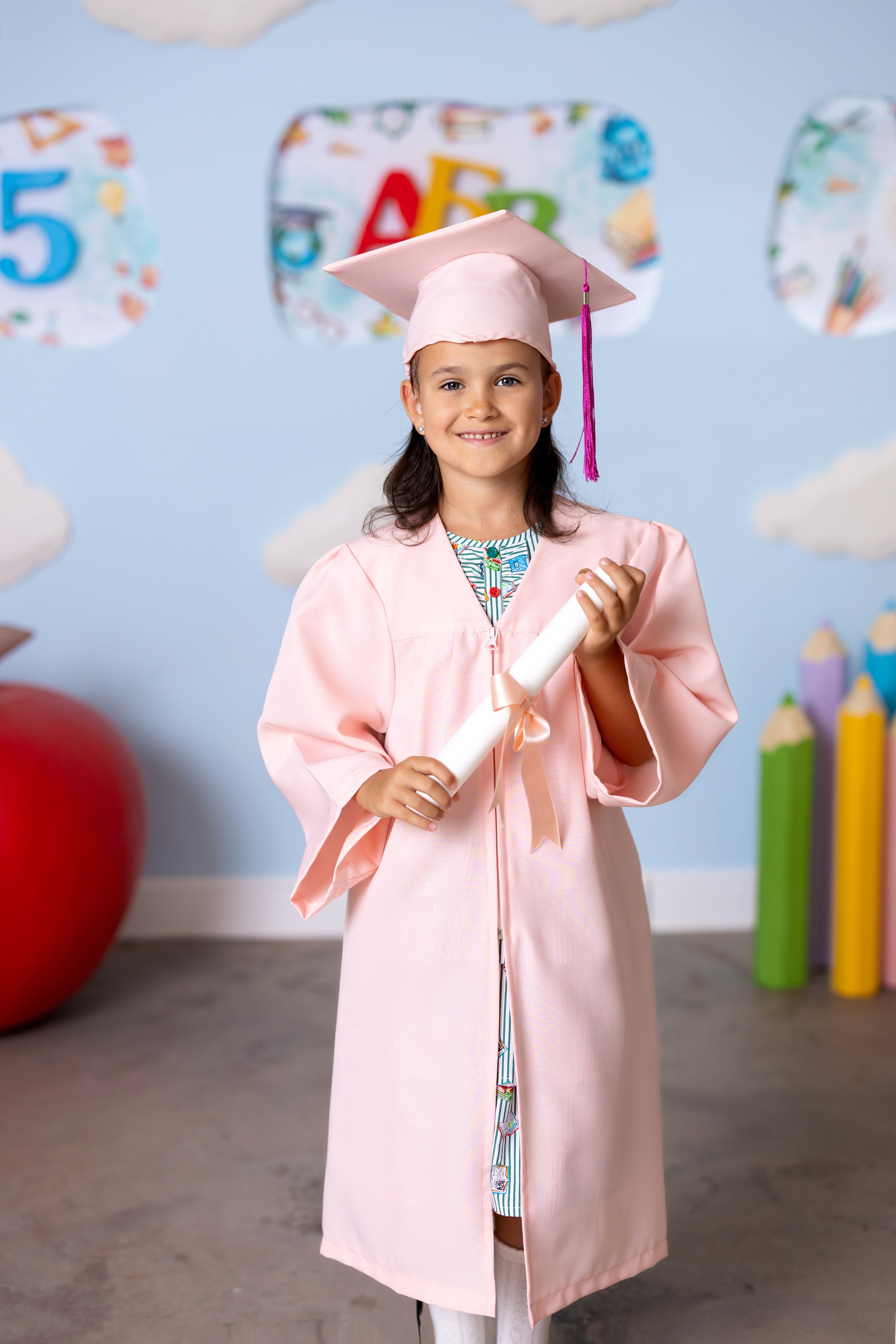 Тоги и шапки за детски градини | Завършване с усмивка | togiishapki.bg. 🎓 Togiishapki.bg — Тоги и академични шапки за дипломиране на студенти, ученици и деца