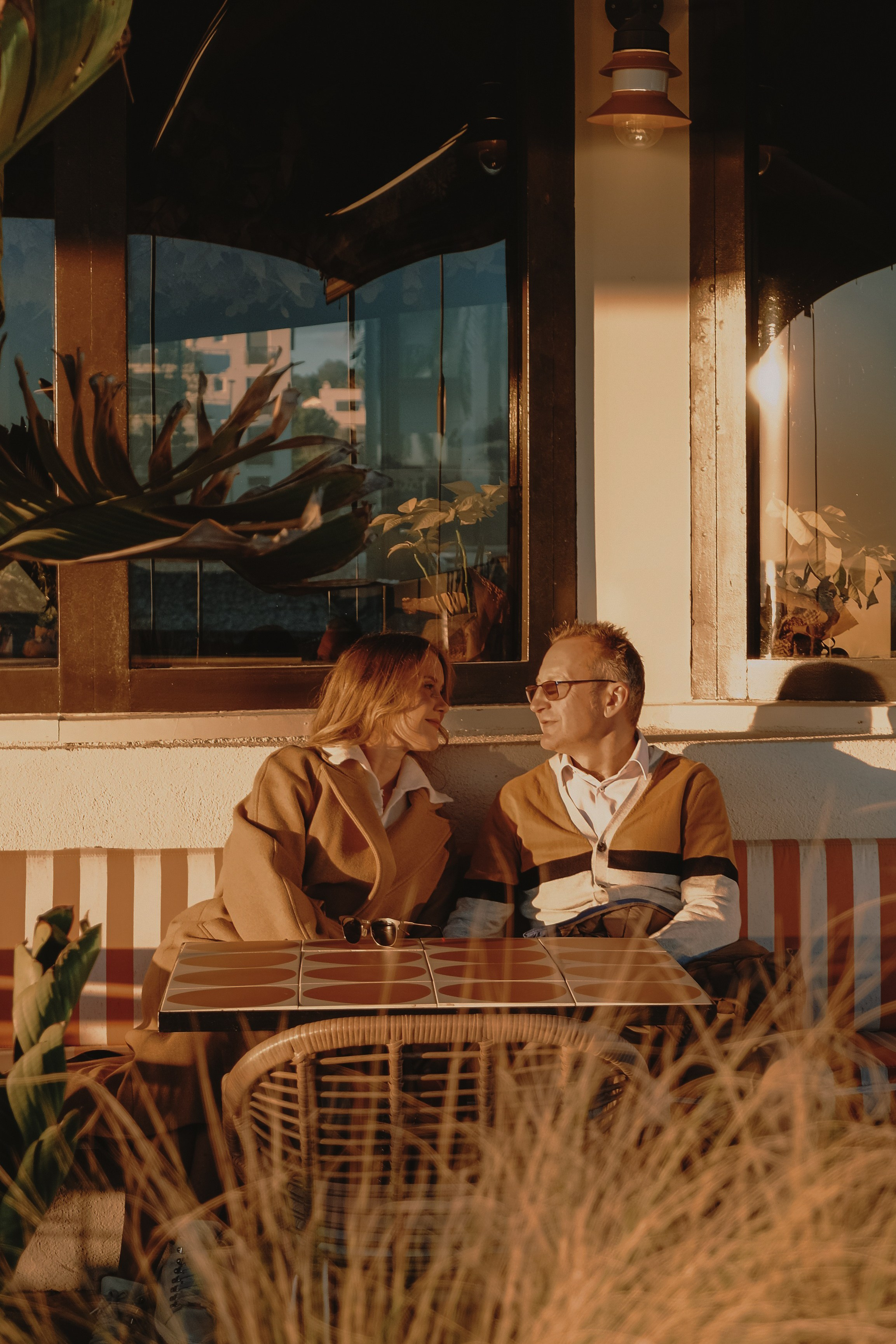 Sesión familiar en Navidad. Fotografía profesional en Calafell - Elena Medvedeva