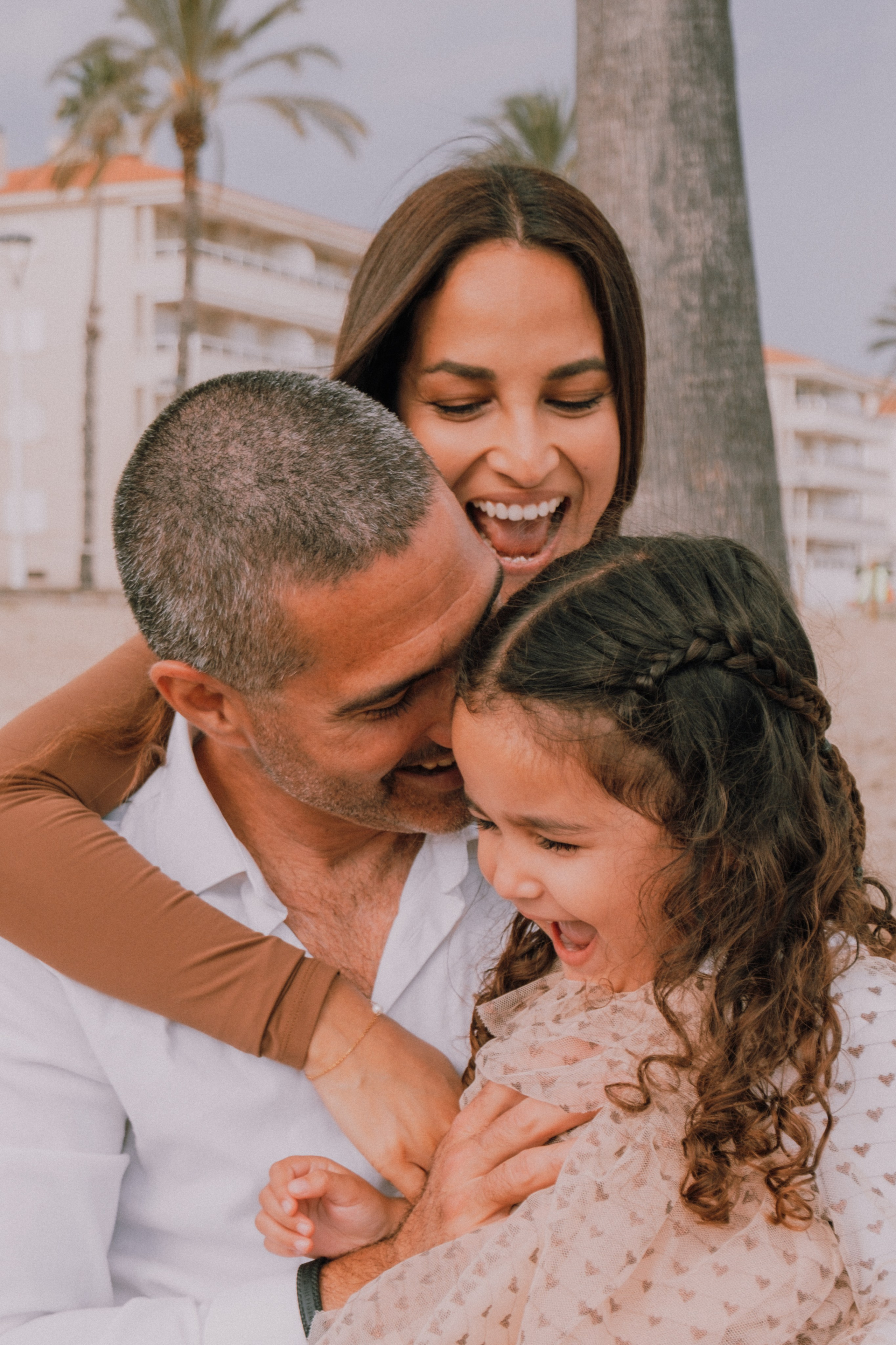 Sesión familiar en la playa. Fotografía profesional en Calafell - Elena Medvedeva