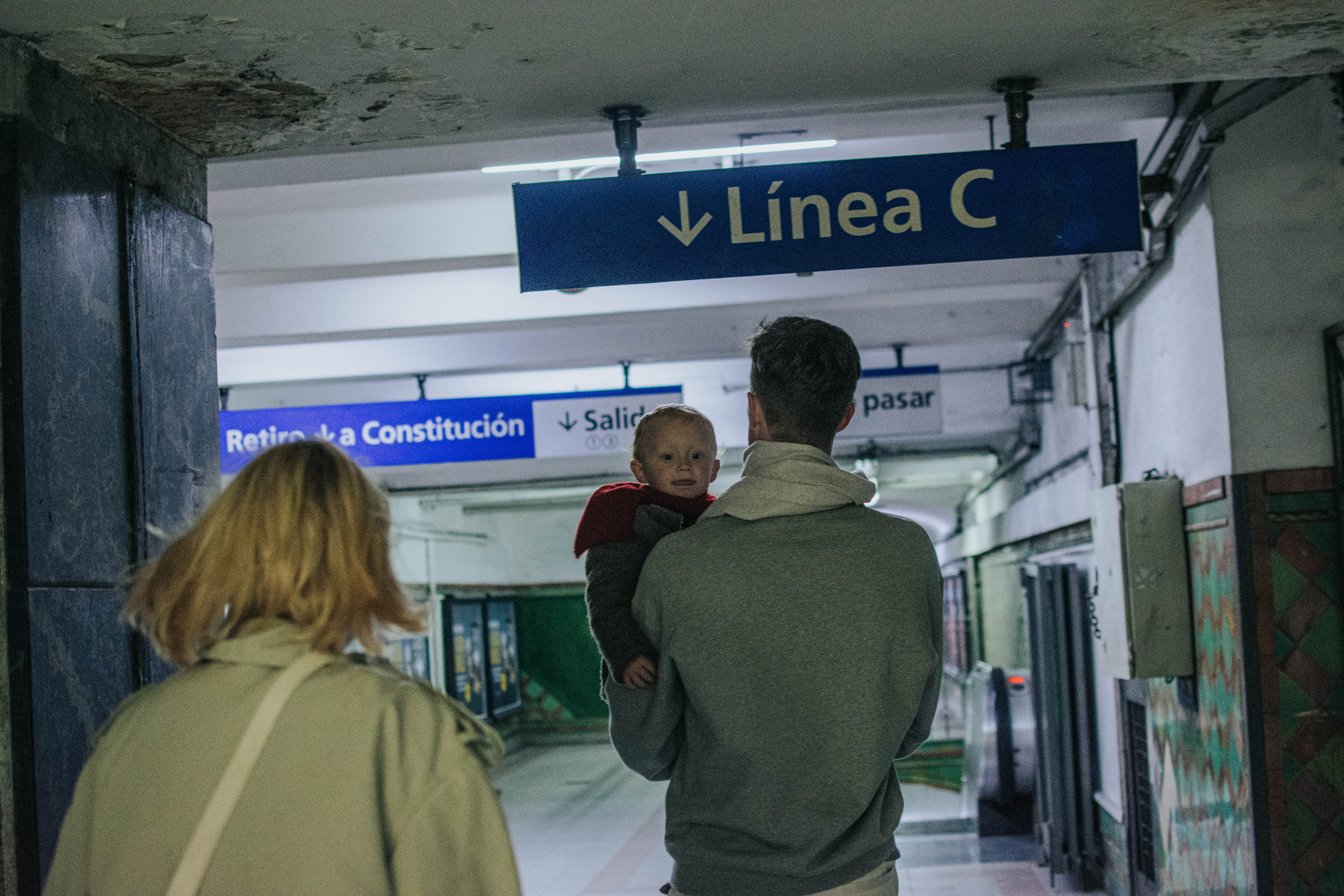 Family photo shoot. Buenos Aires. Photographer @elmirkami in the city of Buenos Aires