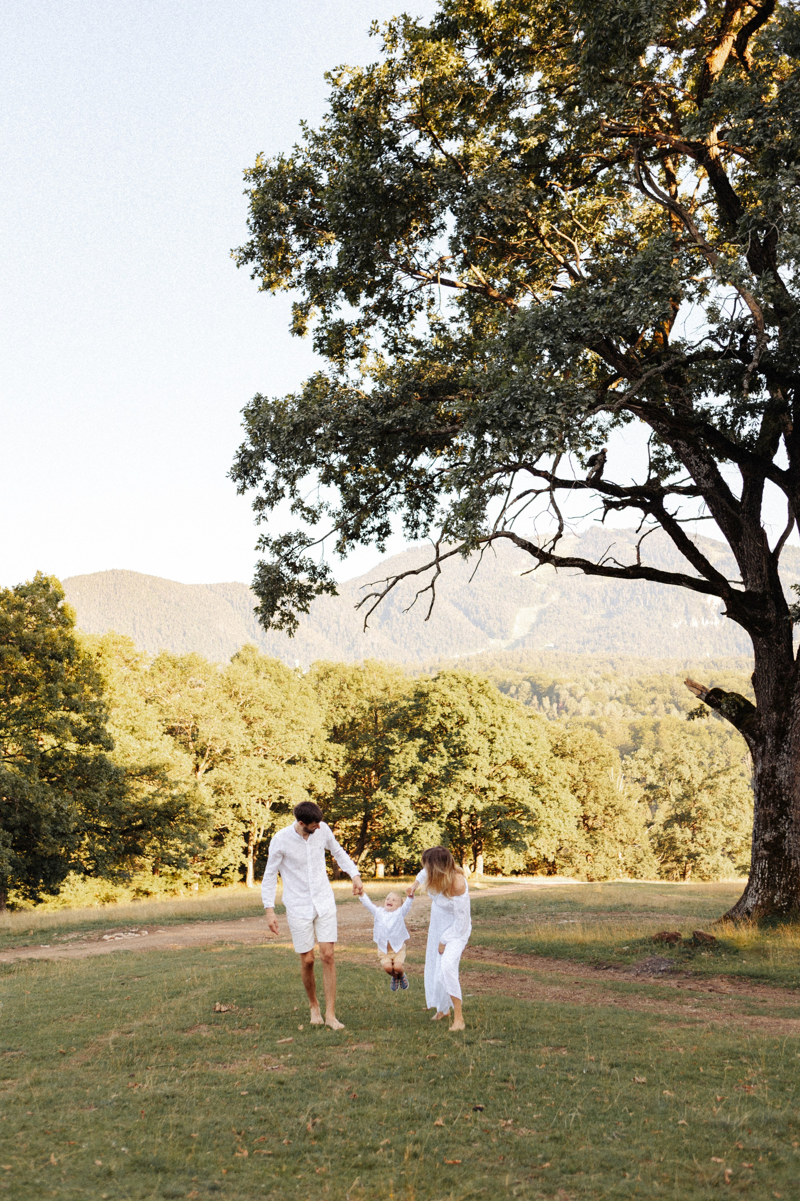 Ana, Vasile și Leo. Cristina Andronache fotograf Brașov fotograf de familie fotograf de nunta Brașov