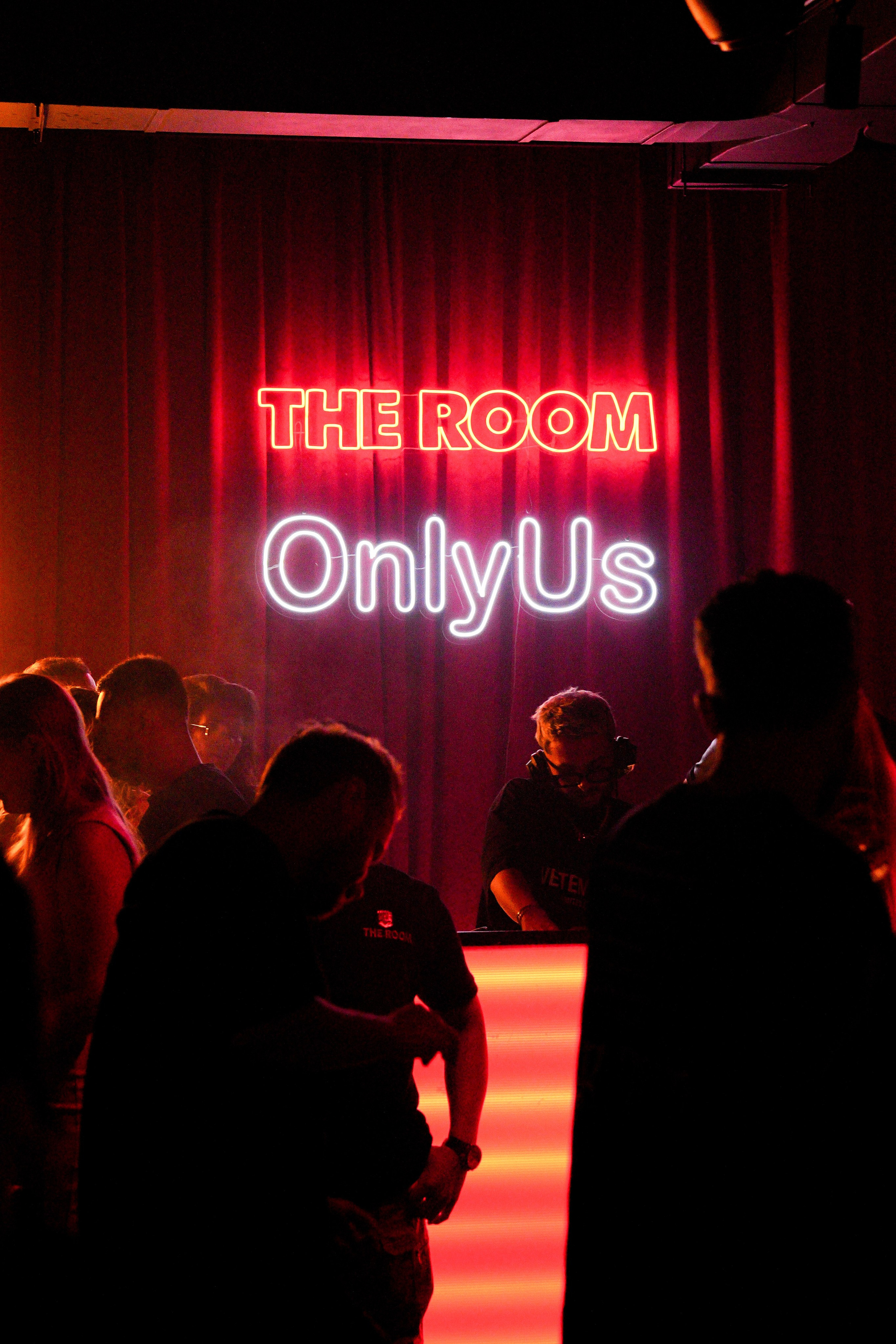 OnlyUs 3.0. THE ROOM BAR