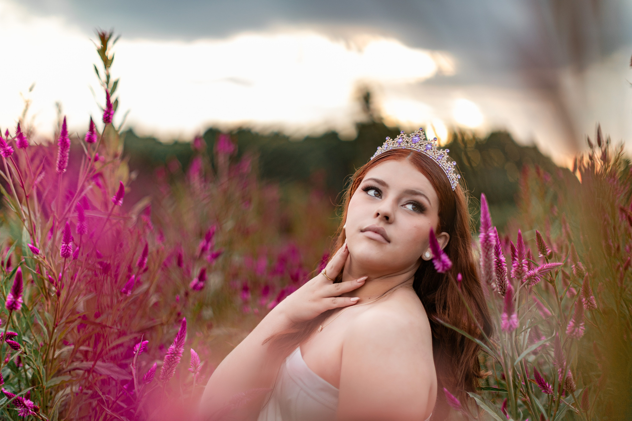 Linda debutante em meio as lavandas