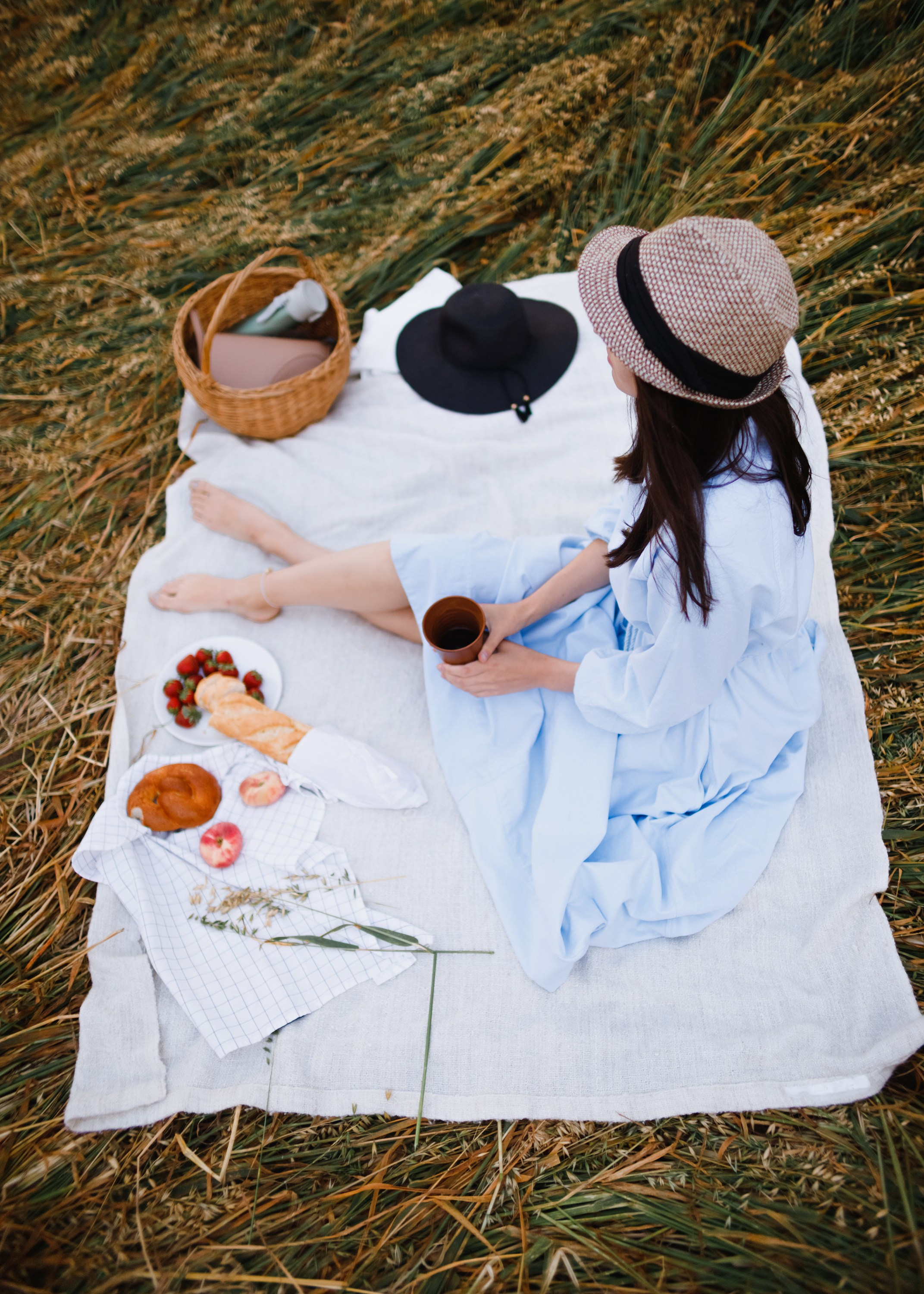 Katya | tenderness in the field. Kaja | fotograf psów we Wrocławiu