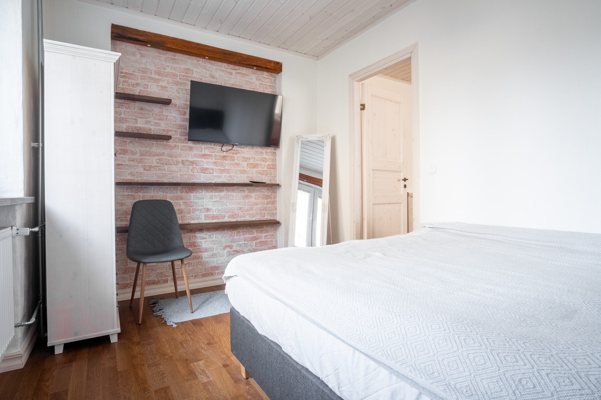 1-room apartment. LOHA VISUALS — AUTOMOTIVE PHOTOGRAPHY