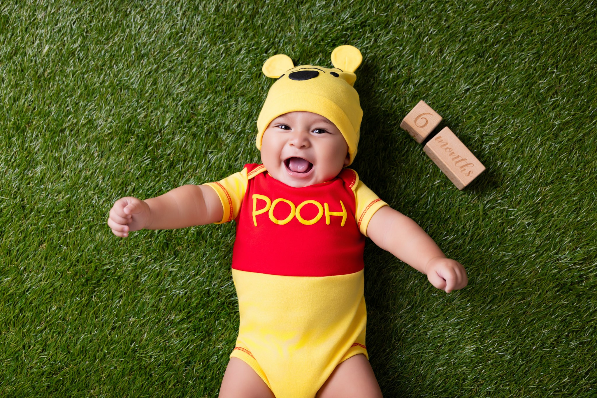 Natan 6 months old. Professional family, maternity & newborn photographer in North Charleston, SC, creating timeless portraits