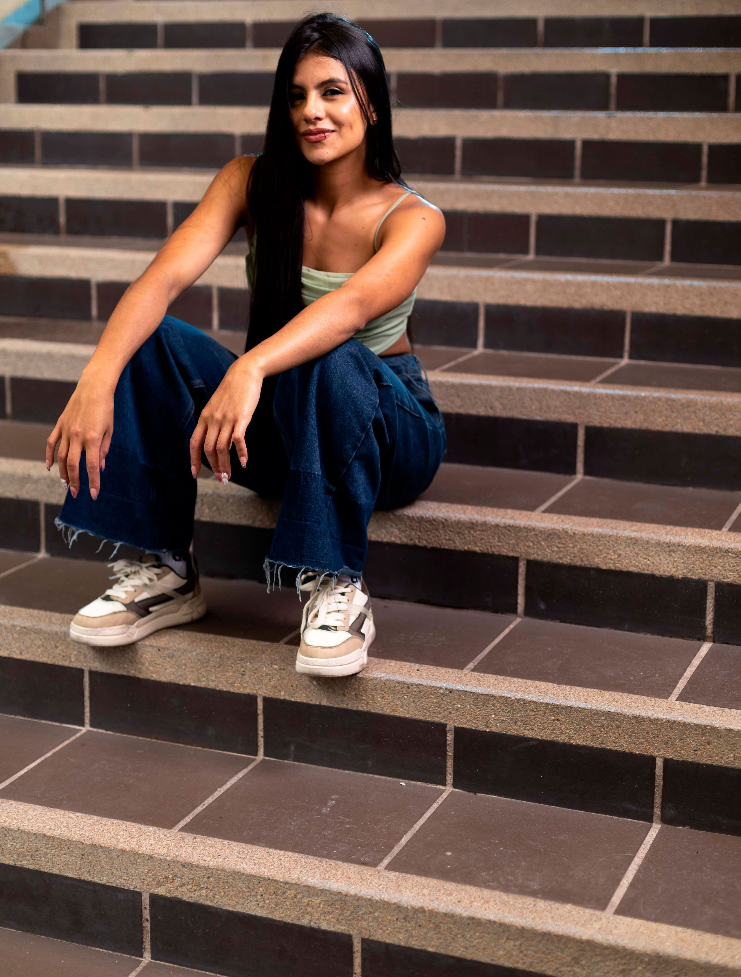 Fotógrafo de retratos fotógrafo de estilo de vida fotografía de locación fotografía de estudio sesión de fotos marca personal. Fotografía profesional para su evento en Caldas por SERFOTOGRAFÍA