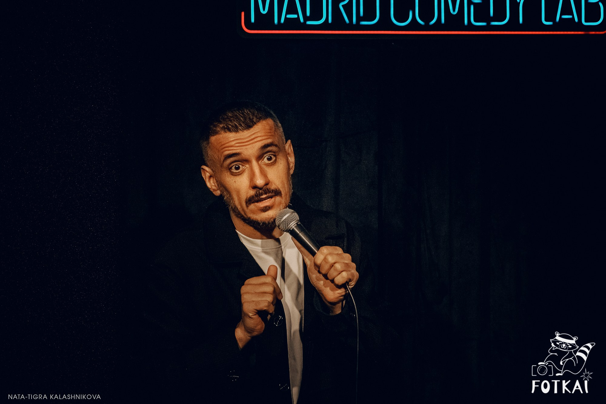 Eduard Matsaberidze en Madrid 14 de febrero 2026 — fotos del show de stand-up | FOTKAI