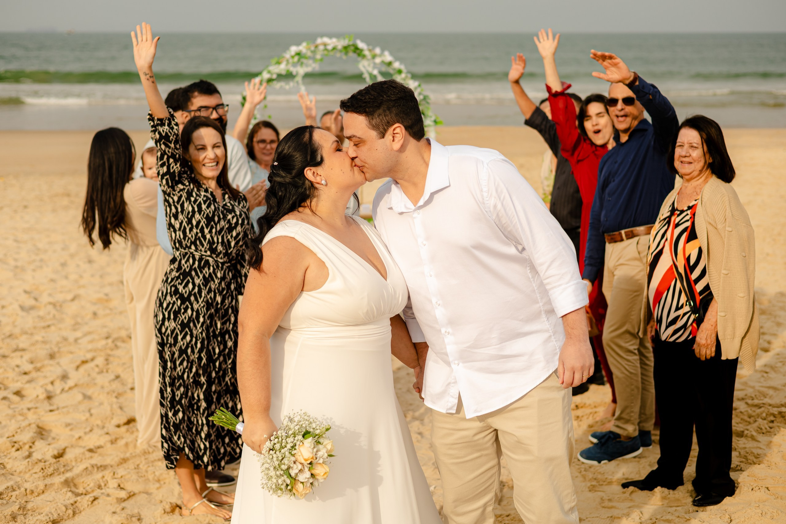 Casamento intimista na Praia Brava em Itajaí da Edilaine e do Lennon