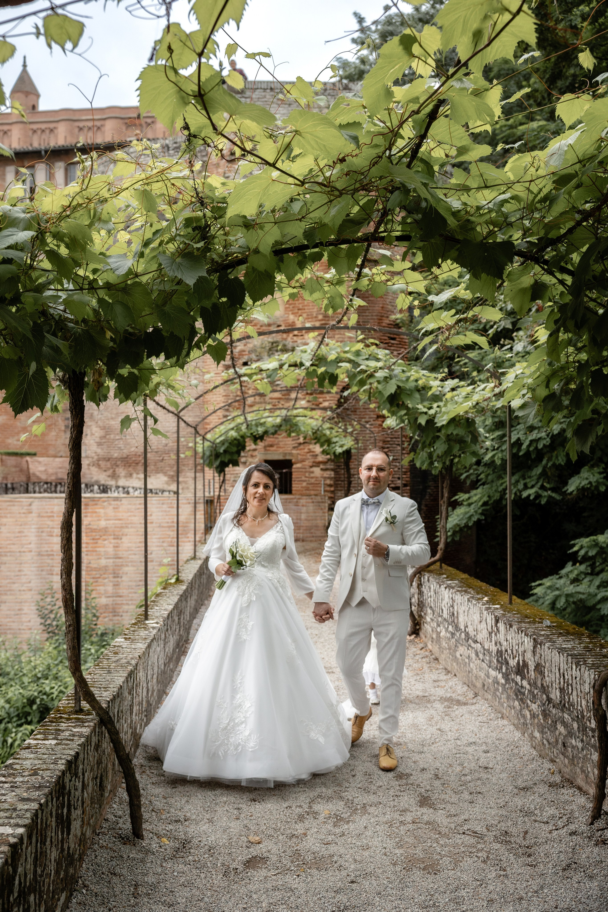 Свадебные фотосессии на юго-западе Франции, запечатленные через свет, эмоции и подлинные моменты. Евгения Смирнова — фотограф в Тулузе и юго-западной Франции