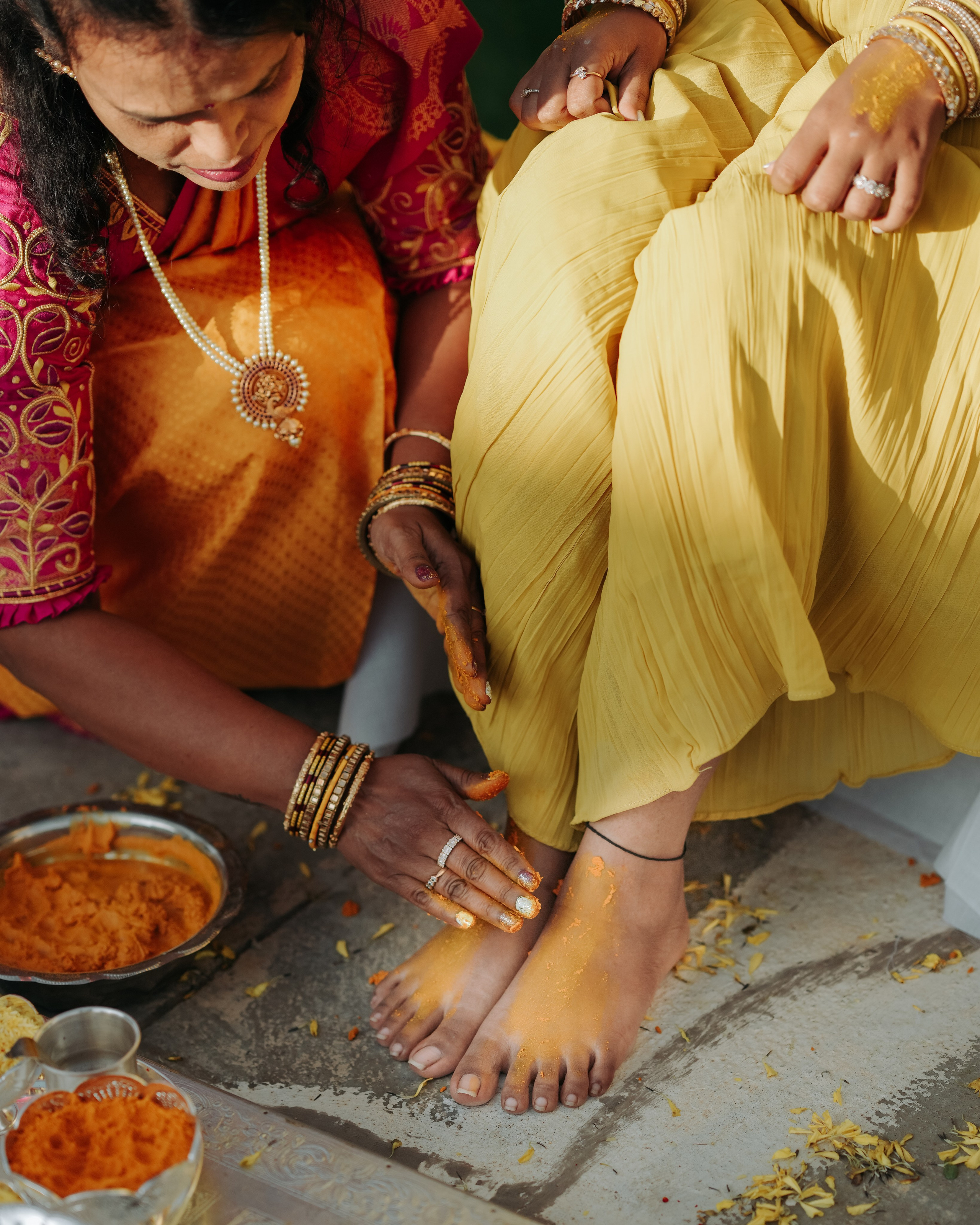 HALDI & MEHANDI. Wedding photographer Stalen Robert