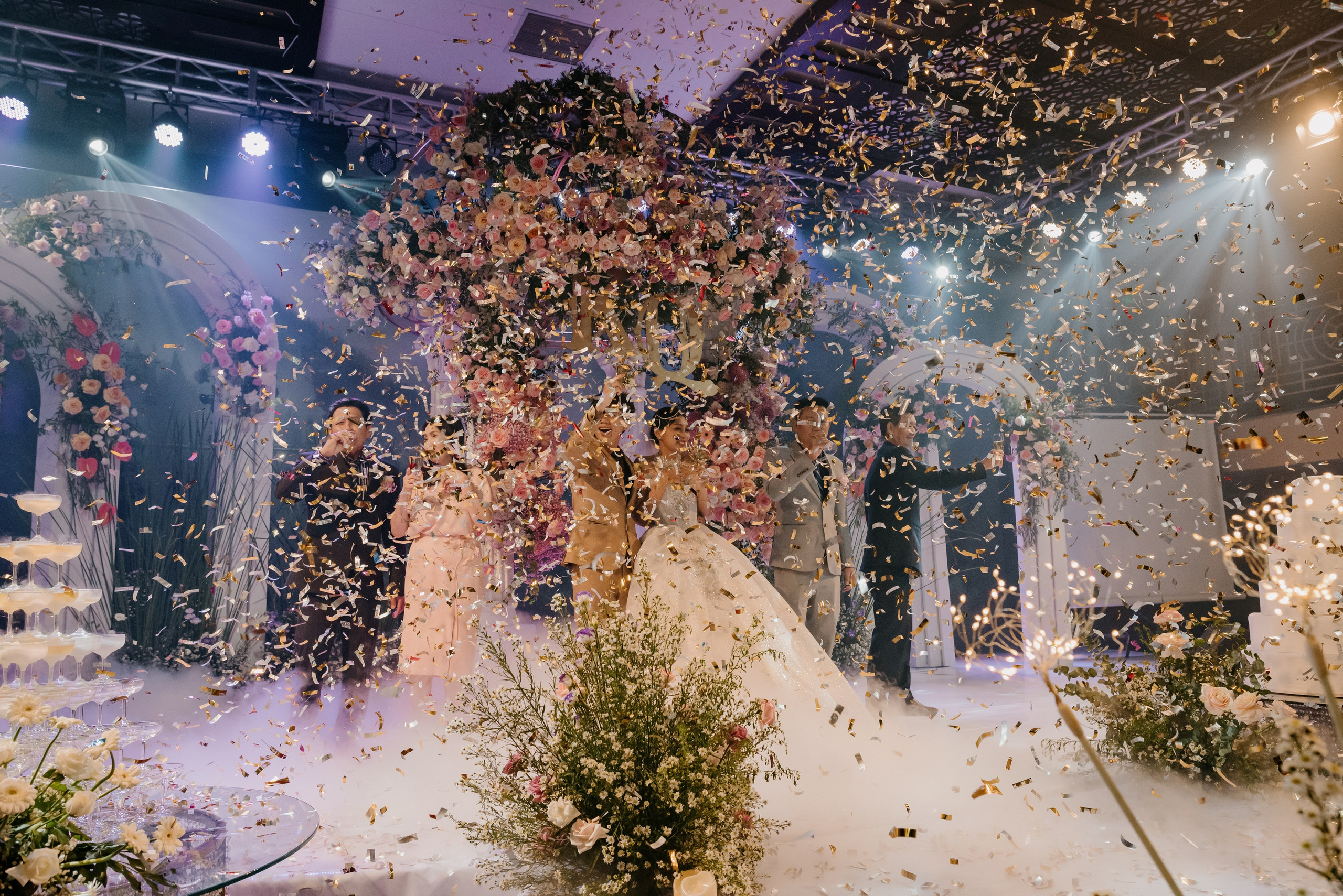 KHANG & QUYEN / Lavela Hotel. Saigon Wedding Present | Art Beyond Moments
