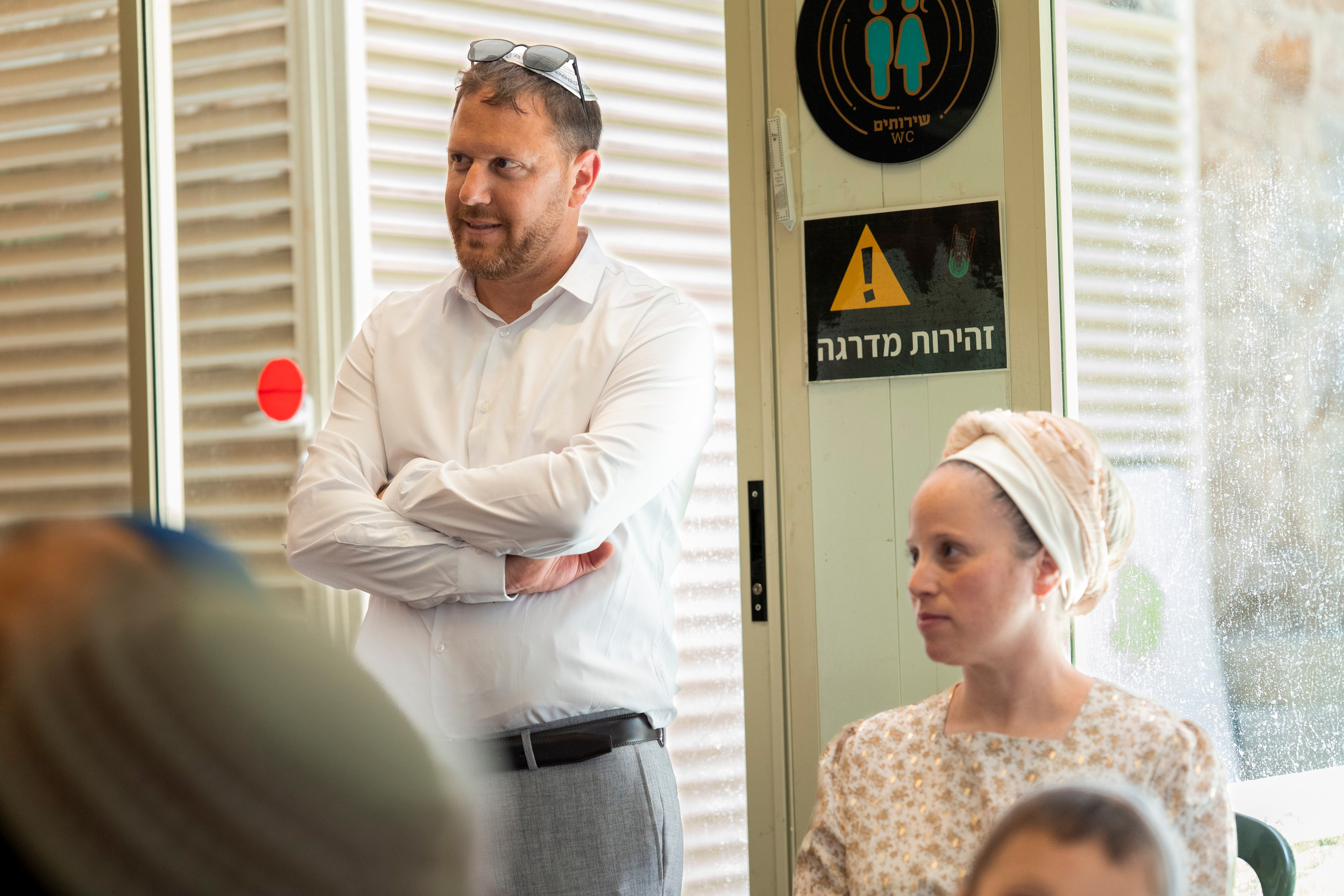 הנחת התפילין רפאל לוי. יוסף מזרחי צילום חתונה, ברית וזוגיות. צלם מקצועי שאוהב להוציא אתכם הכי יפים ברגעים הכי מרגשים