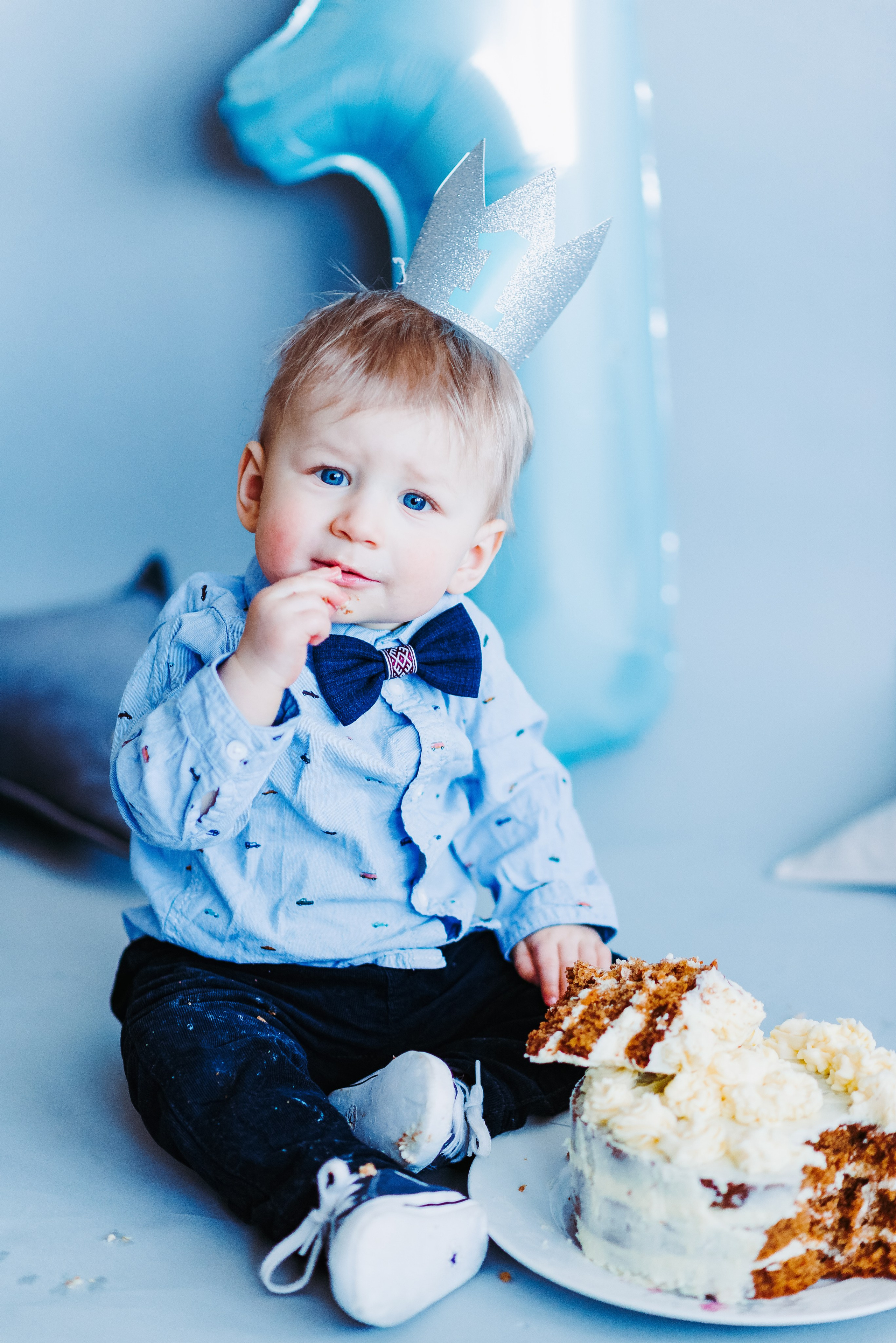 Smash the cake. Family and portrait photographer Natalja Biteniece