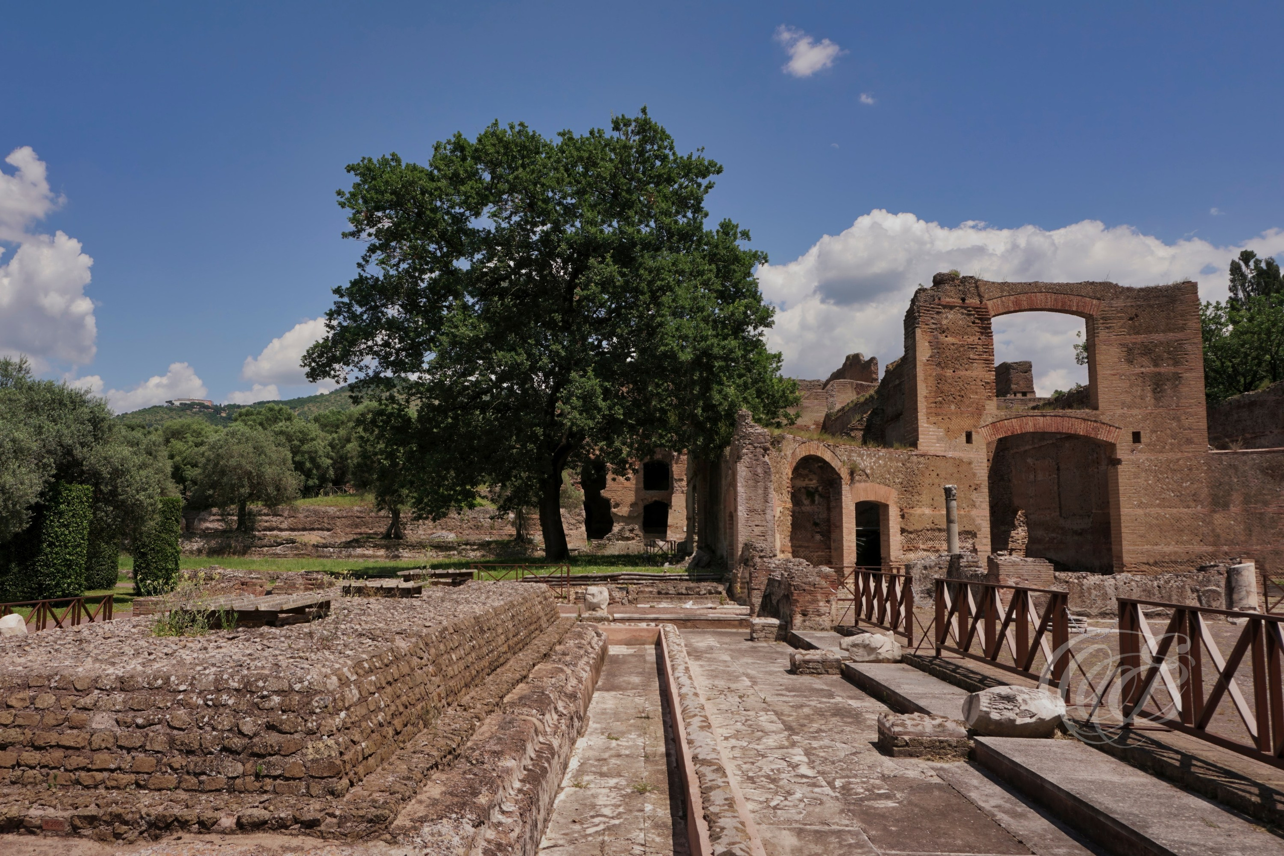 The Tre Esedre is one of the distinctive architectural areas of Hadrian's Villa, recognised for its three semicircular exedras arranged within a carefully planned layout. Much of the visible brickwork includes modern restoration carried out to stabilise and preserve the surviving structures. In some areas, these reconstructions are quite extensive and, in my opinion, occasionally go beyond what was necessary, making it more difficult to distinguish the original Roman fabric from the modern additions.