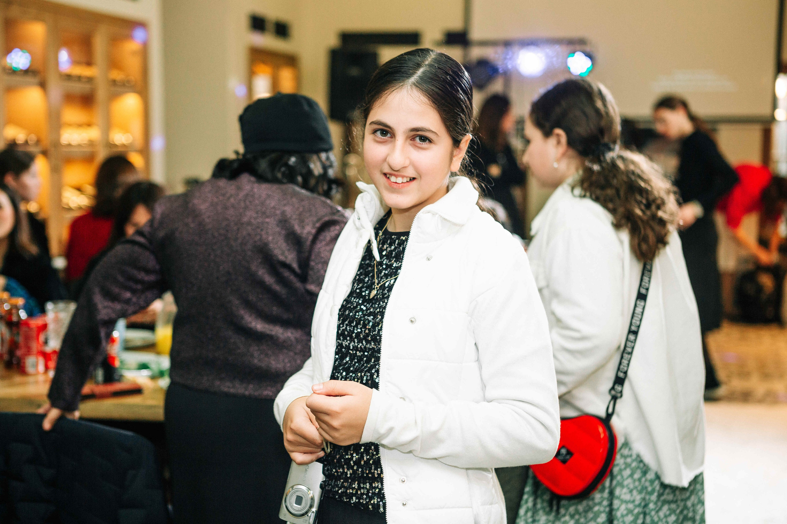 PARTY IN A RESTAURANT WITH THE WHOLE FAMILY. Https://shi-photo.com/