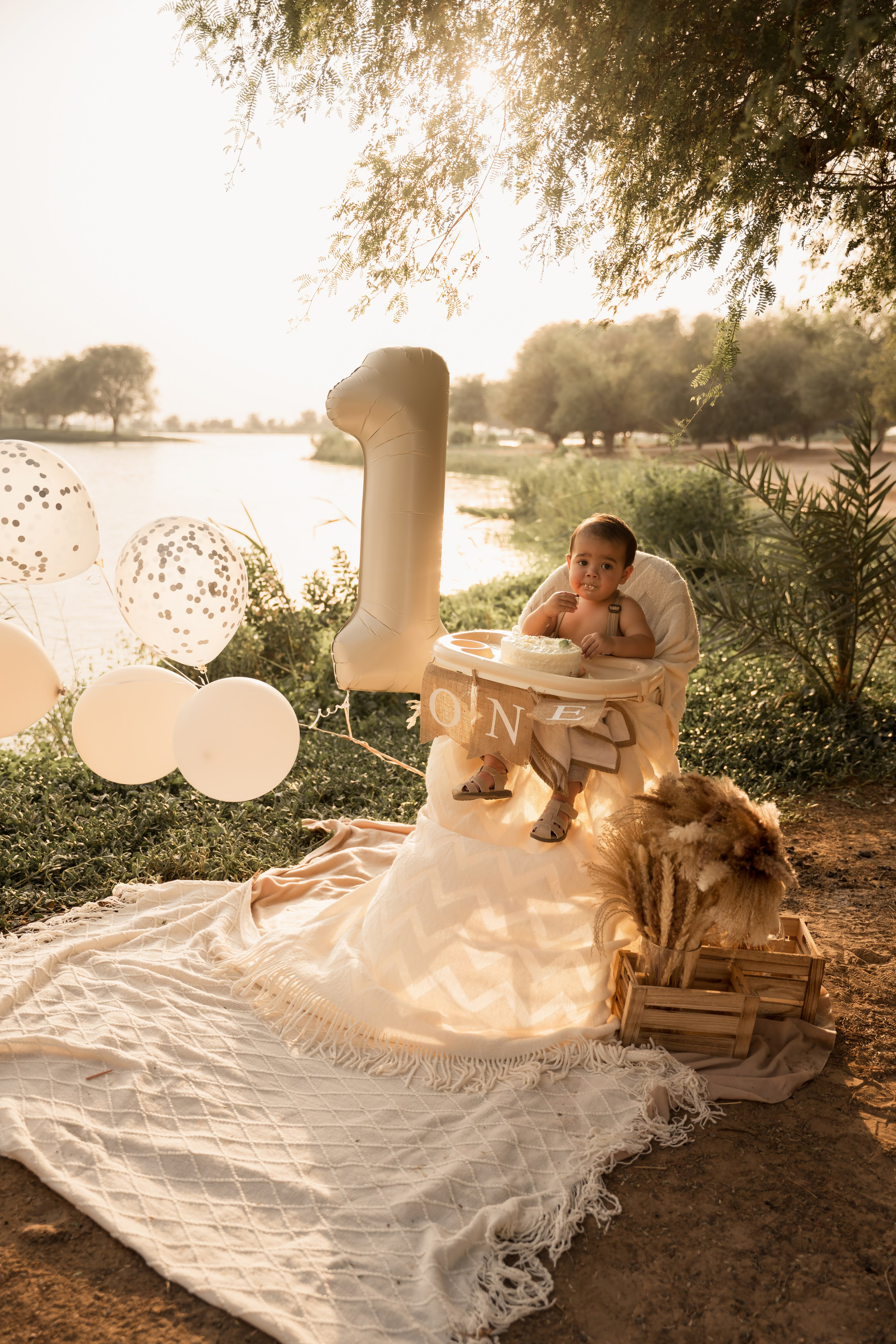 Cake by the Lake. Angela Iakovleva — Family Photographer in Dubai