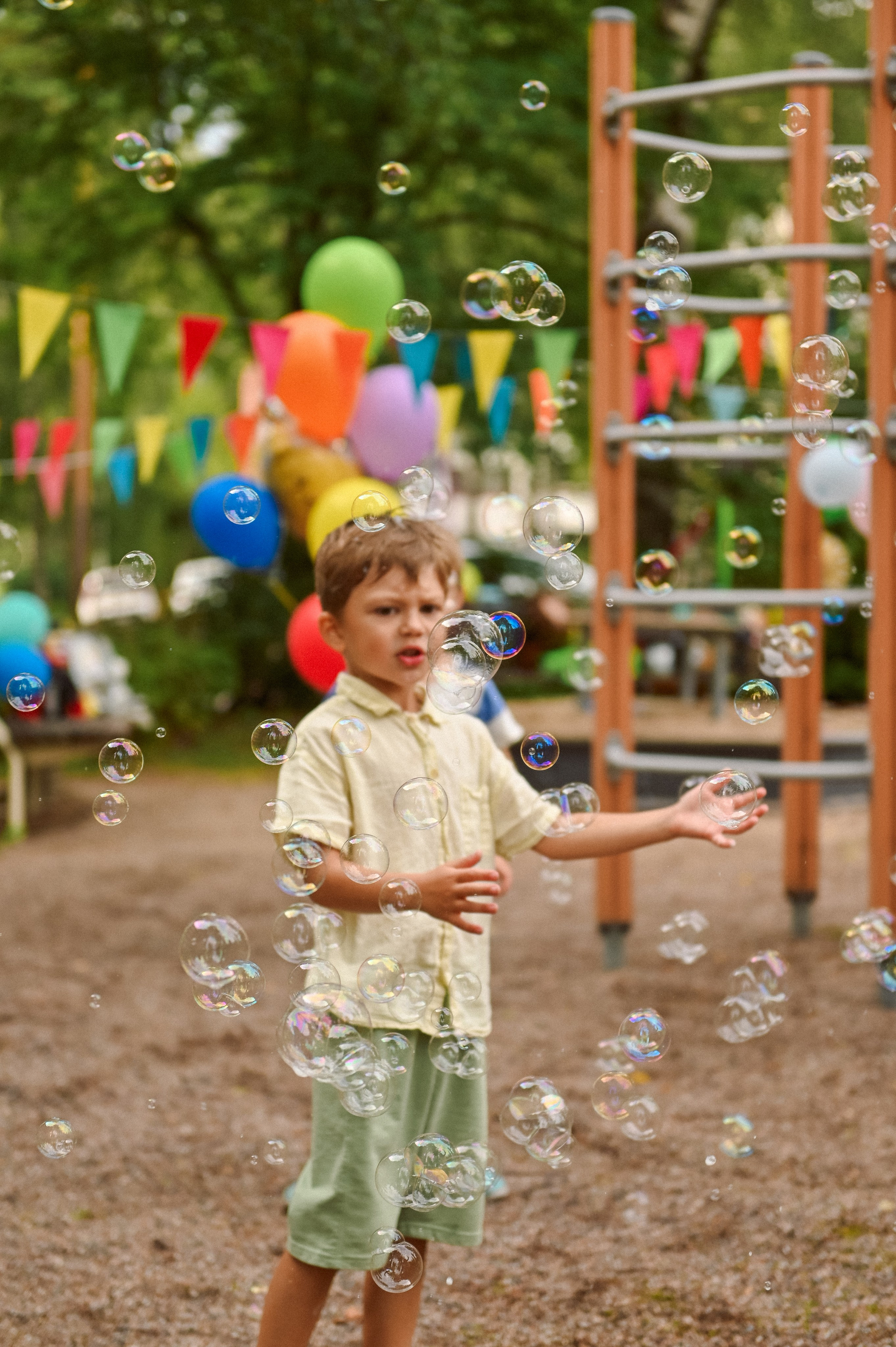 Праздник во дворе дома. Детский и семейный фотограф в финляндии дина пулкка. контент фотограф