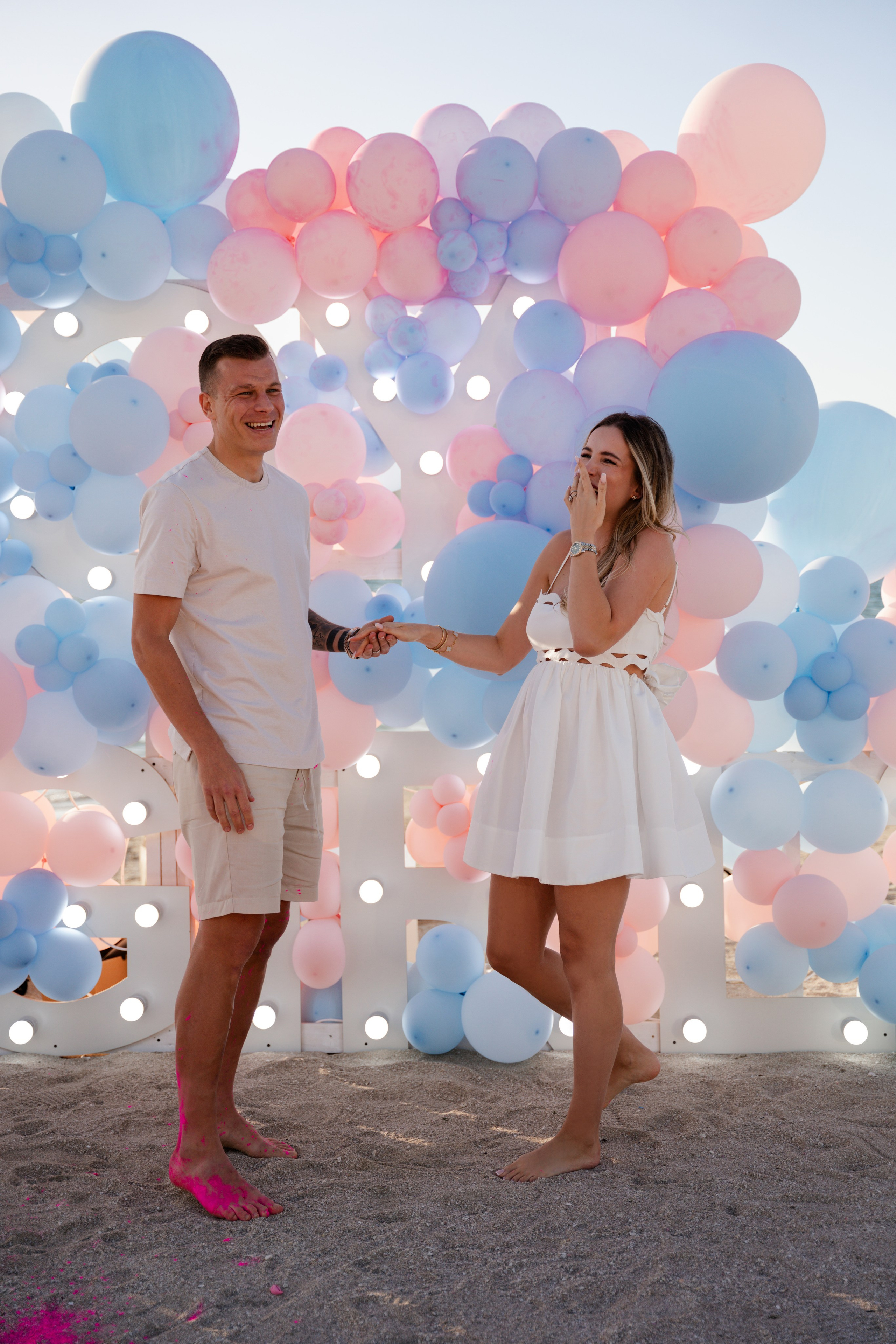 Creative gender reveal party. Angela Iakovleva — Family Photographer in Dubai