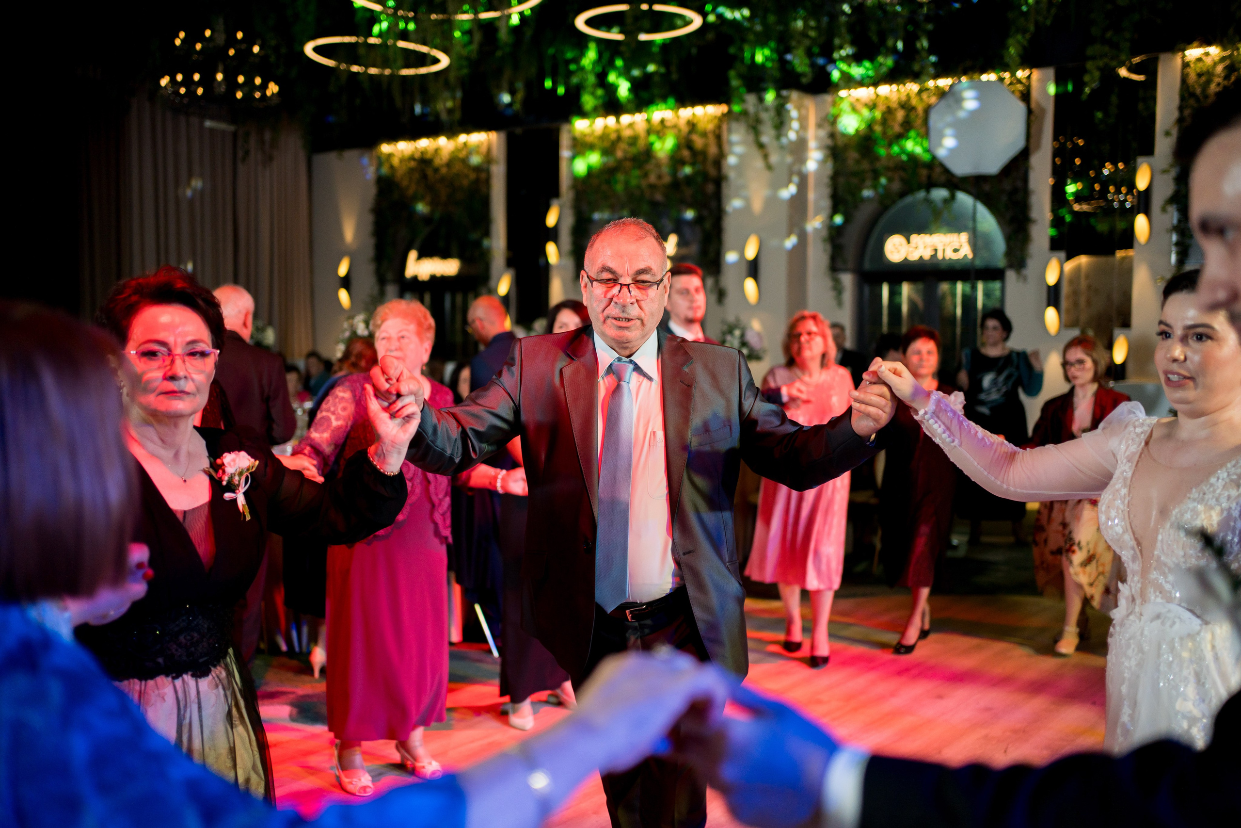 PARTY. Gabriel Florea — Fotograf nuntă București