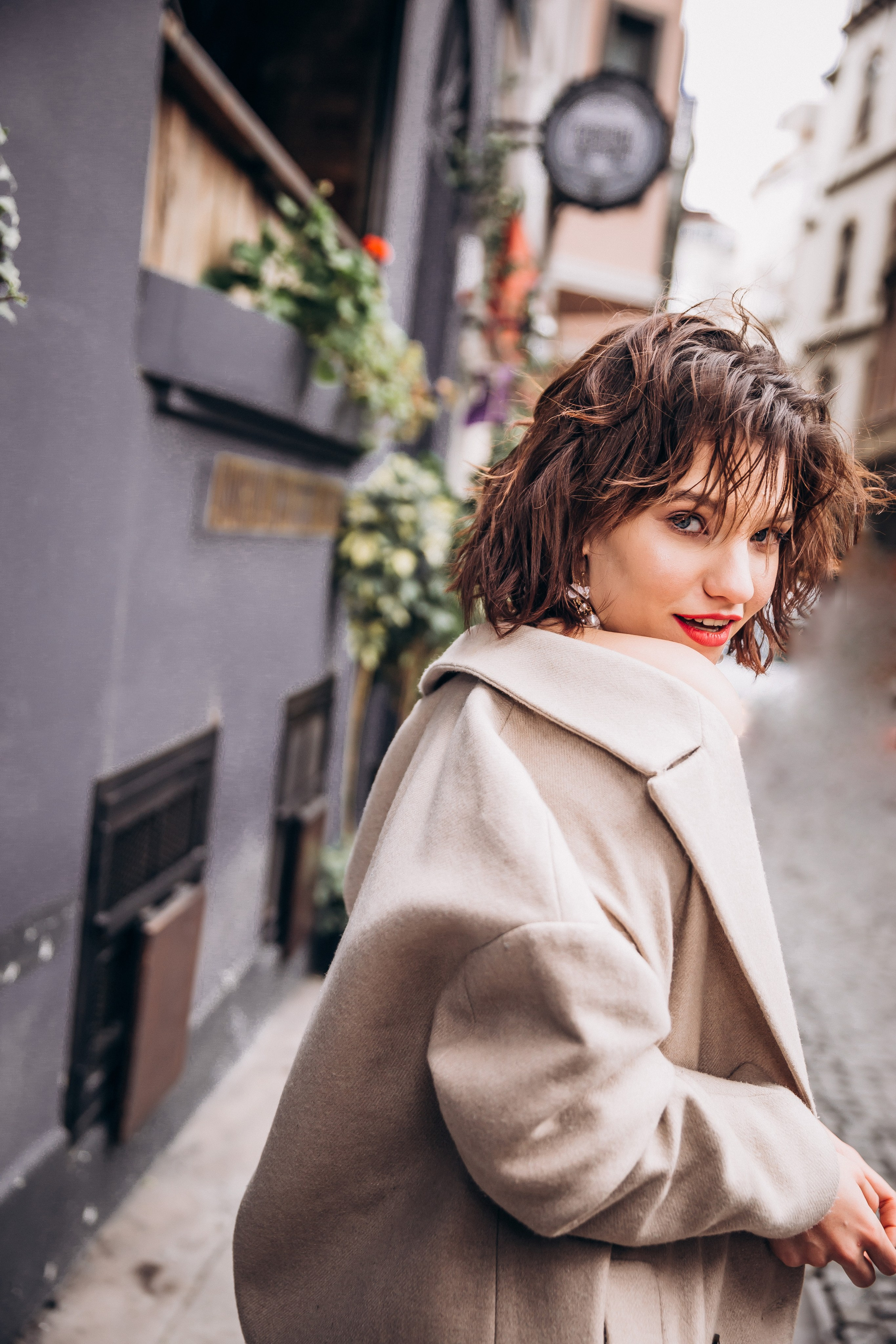 Elegant wedding of Kate and Holger in Frankfurt. Modern wedding reportage in Germany capturing true love stories.