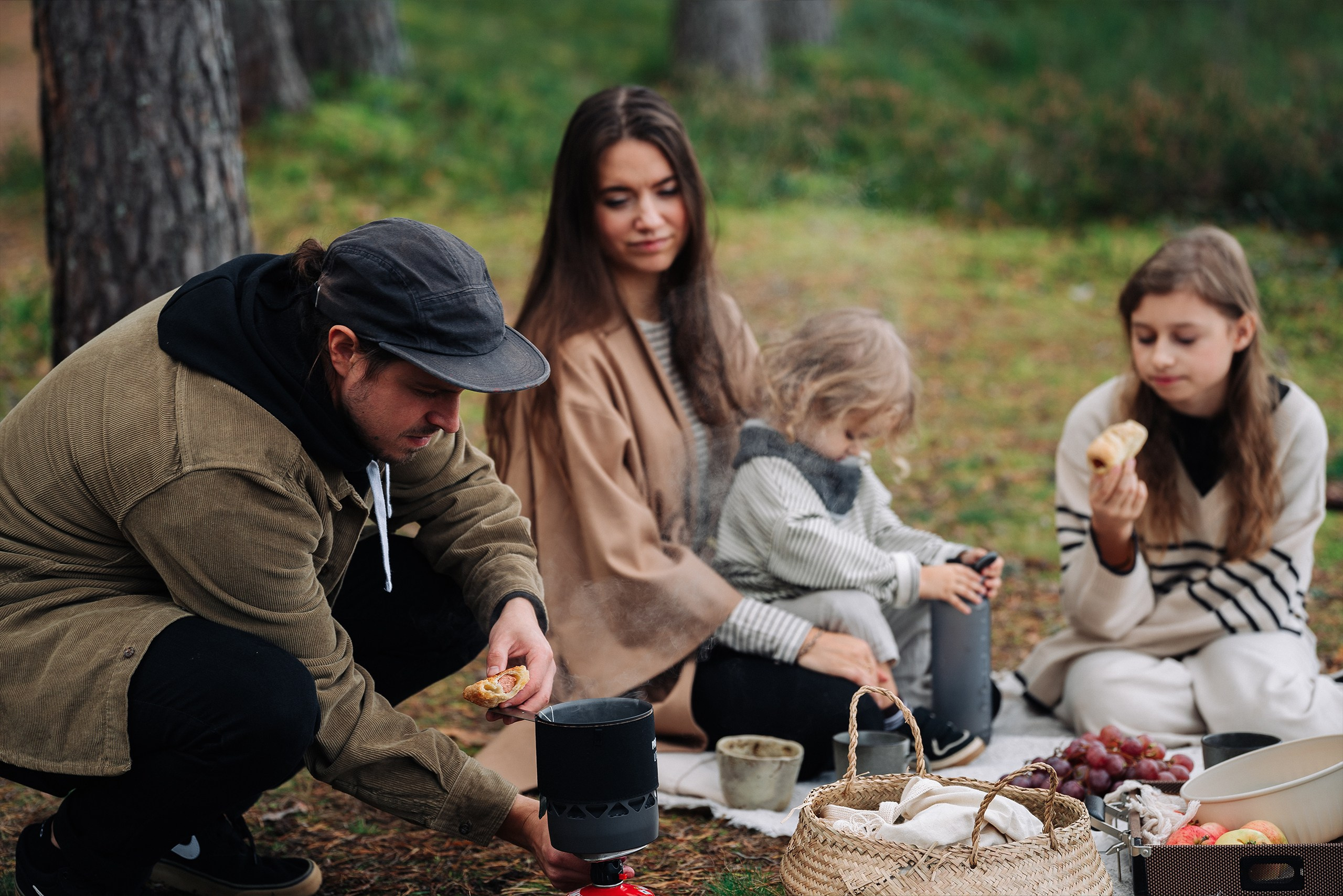 Forest Picnic. Couple and Family Photographer in Tallinn, Sasha Kaloshin