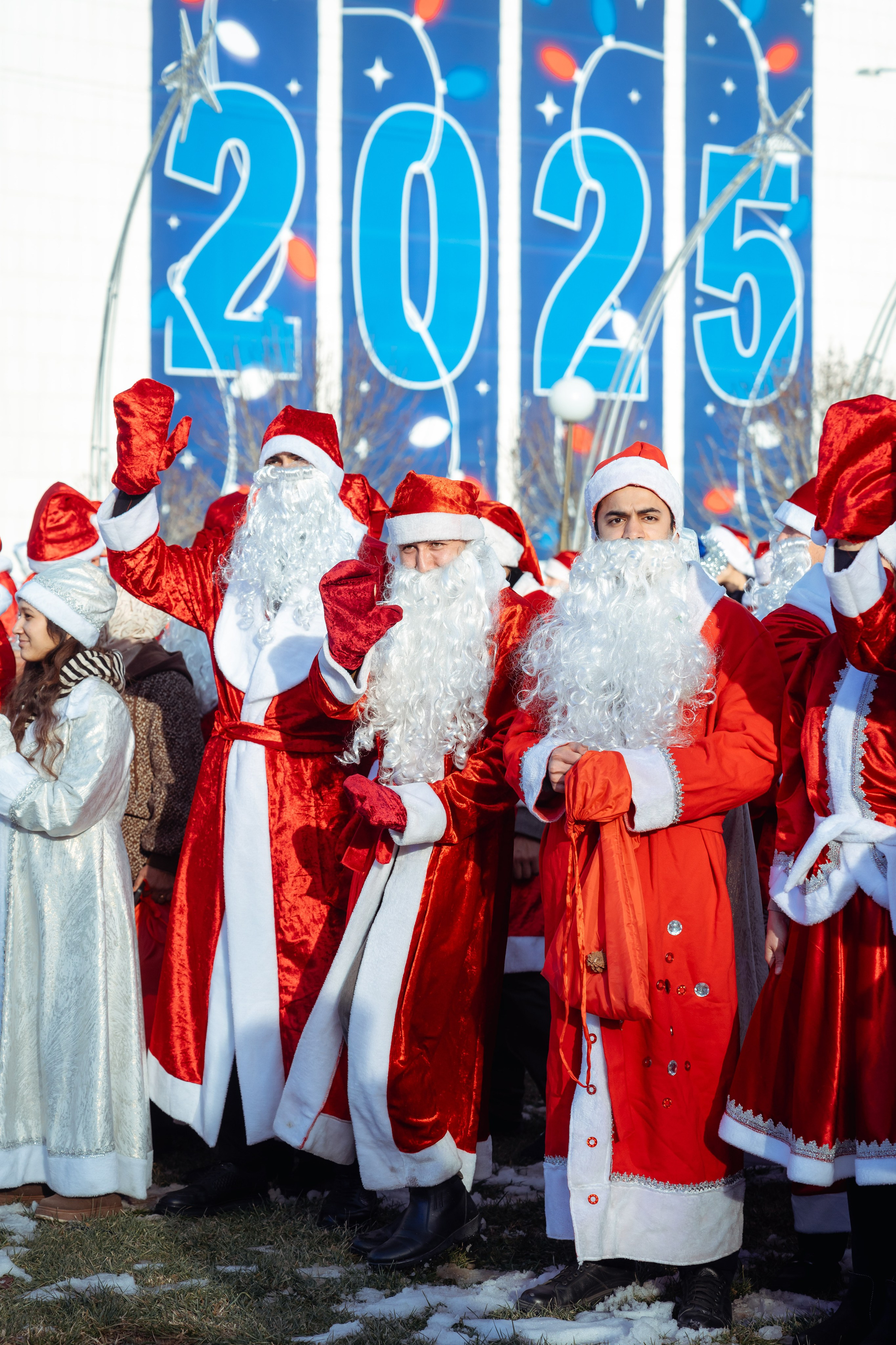 Парад Дедов Морозов. Георгий Намазов | Фотограф в Ташкенте