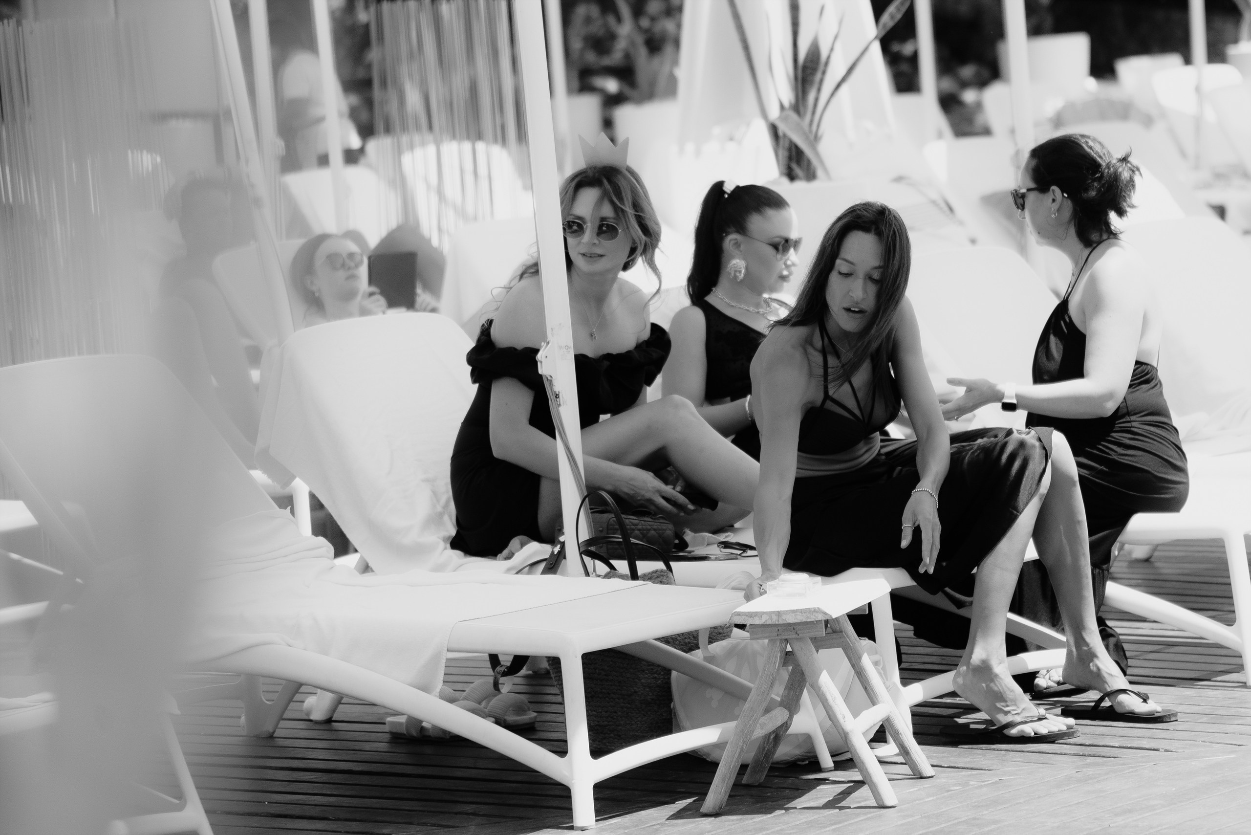 Hen party photographer in Spain — live photos by the pool | Andrey Lukovnikov