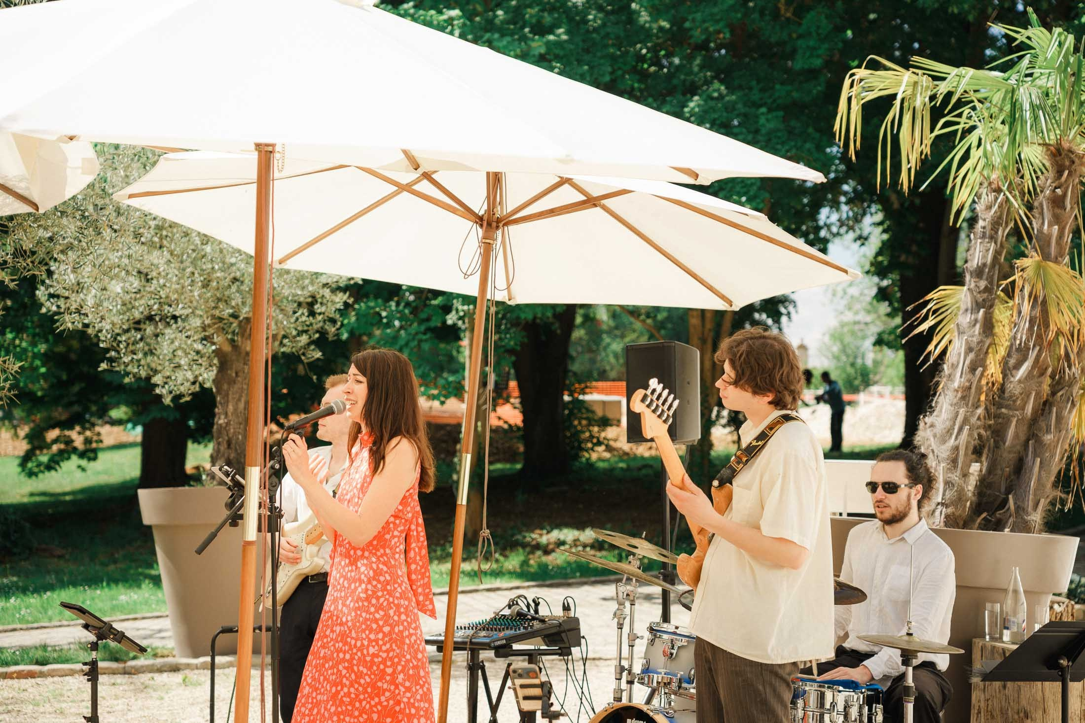 A Relaxed Day-After BBQ Party in France | Destination Wedding Photographer. StudioHappyMoment | Hääkuvaaja Helsinki, tunteikas ja dokumentaarinen kuvaus