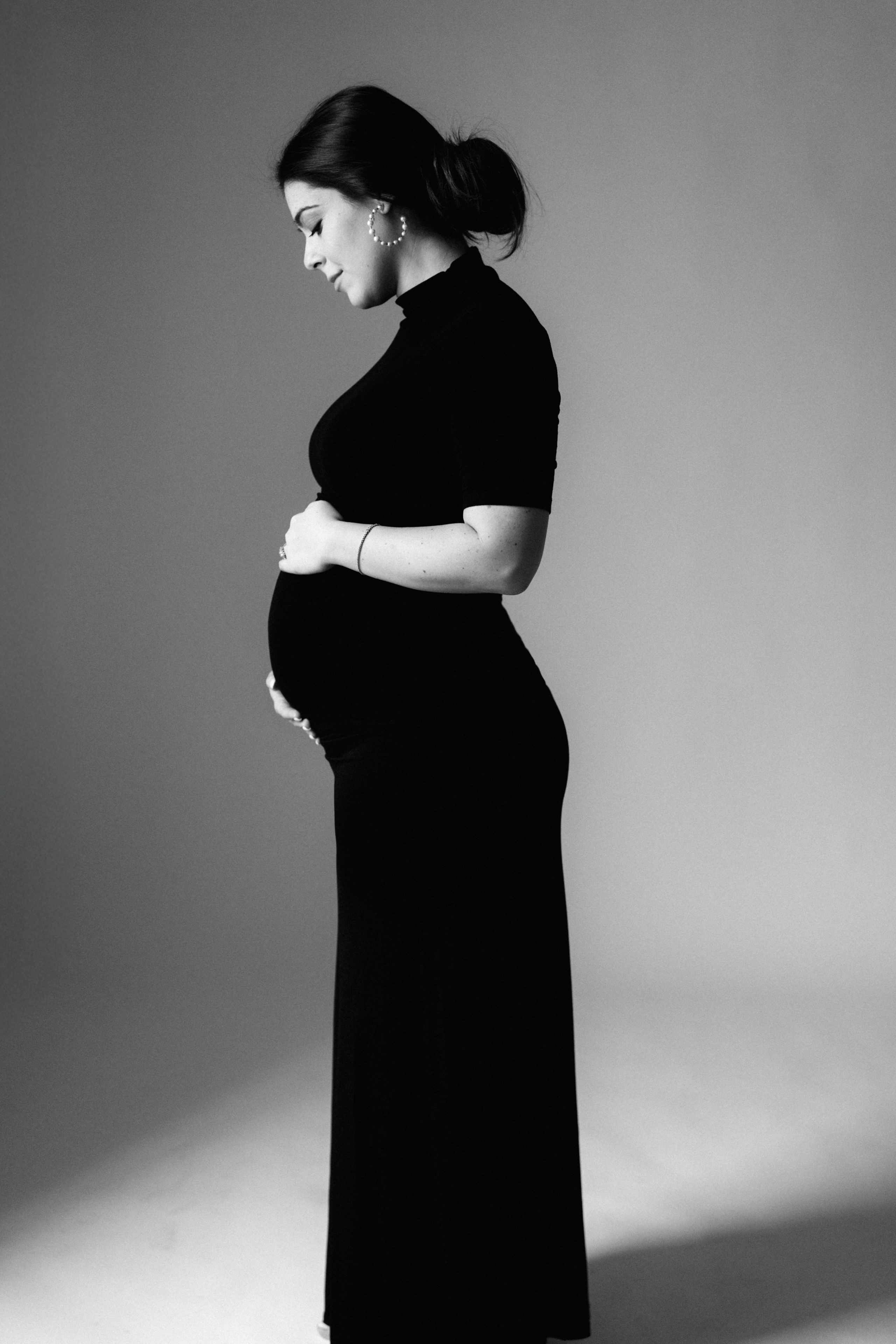 Nicole. Modern maternity photographer in Long Island New York