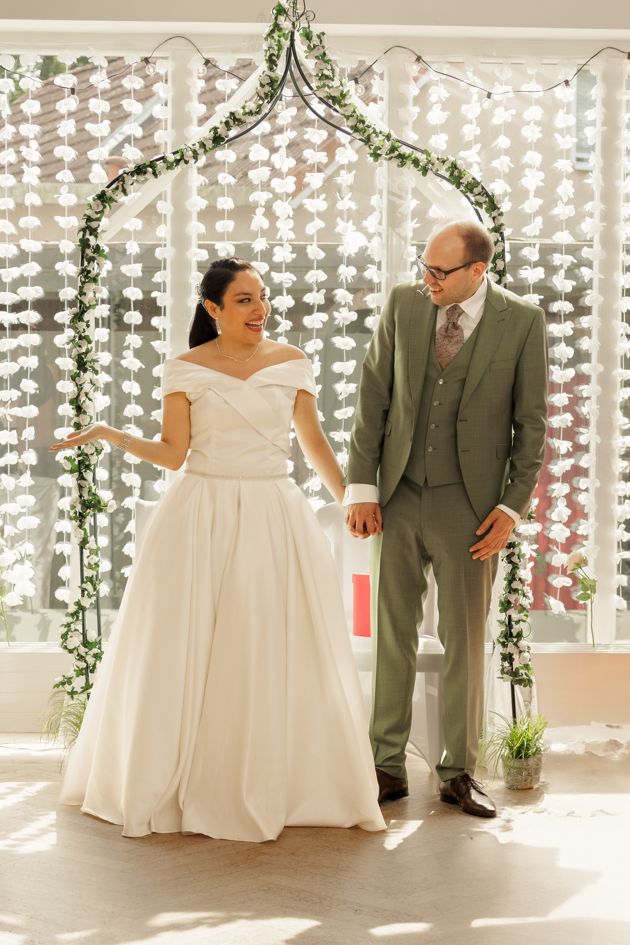 Hochzeitsfotografie im Schloss Ahrensburg | Zeitlose Eleganz in Schleswig-Holsteins Gärten. Hochzeitsfotograf und Hochzeitsvideograf aus Hamburg | Roka21Film