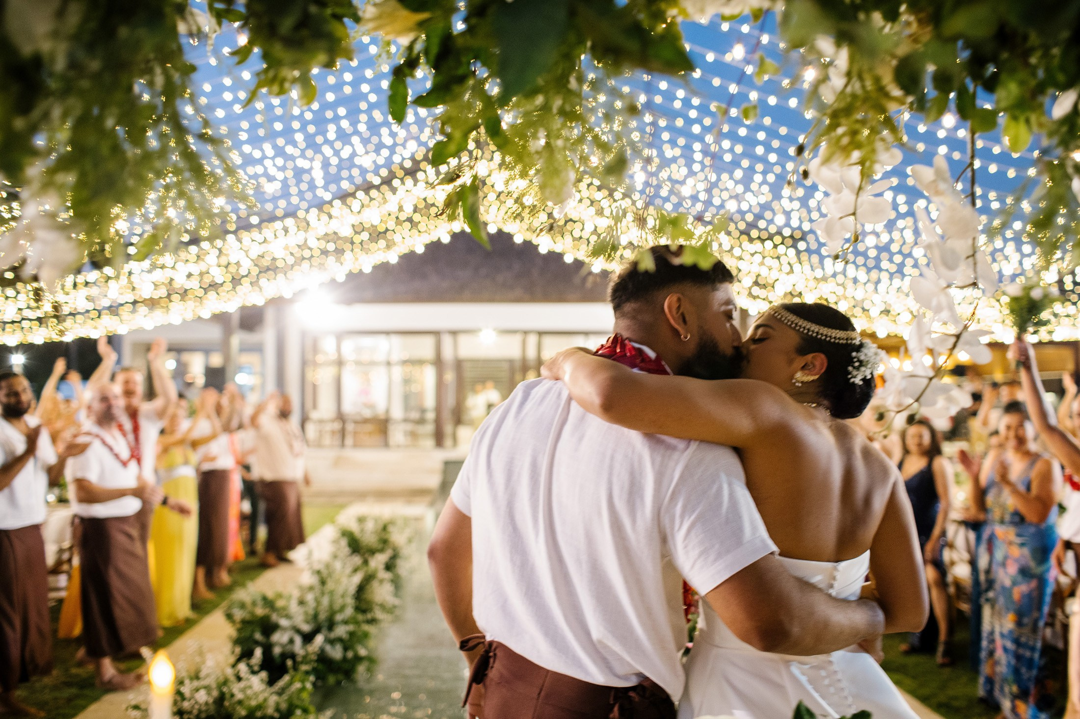 Big funny wedding with guests in paradise Bali island. Get.it.feel — Aesthetic Photography and Videography