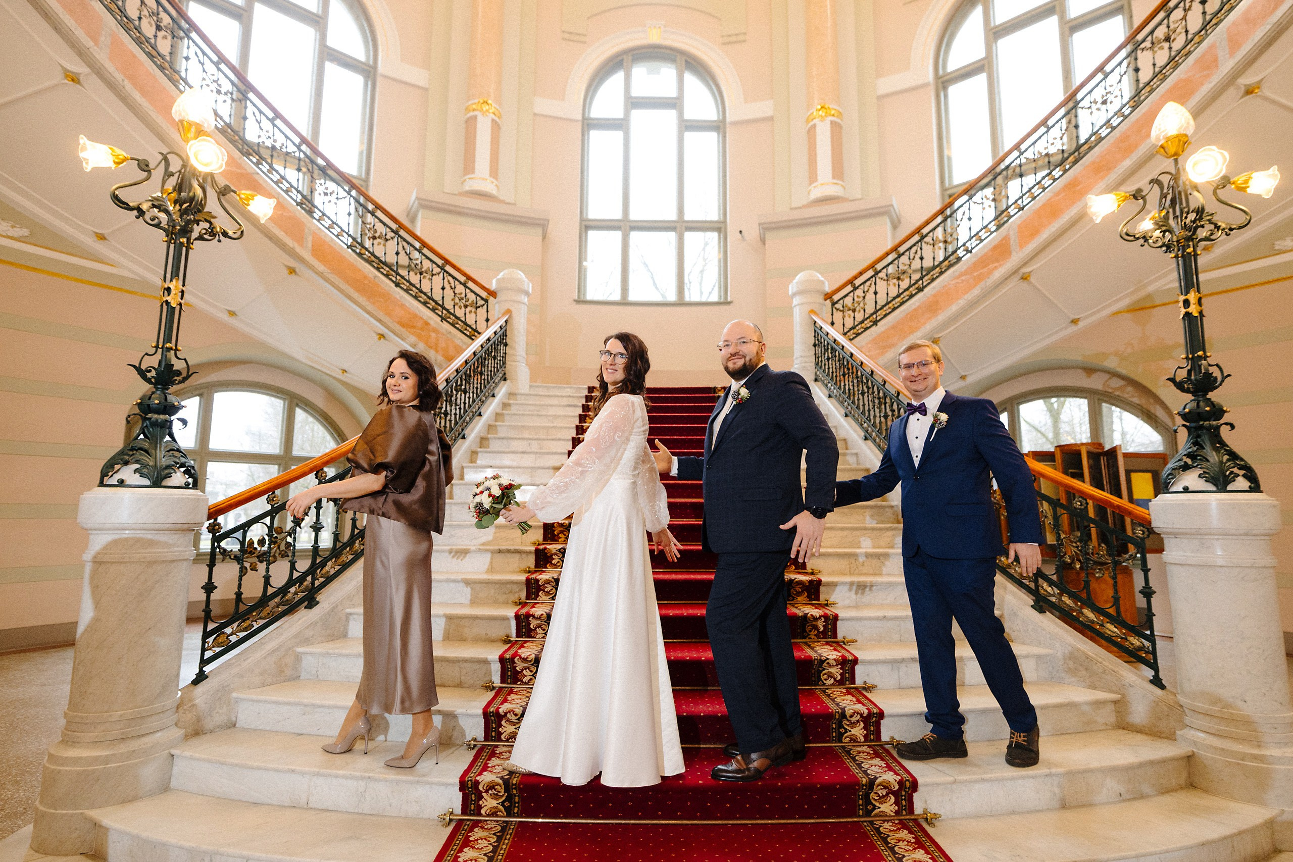 Зимняя свадебная фотосессия в музее искусств. Евгений Тимофеев | Свадебный и контент-фотограф и видеограф в Риге