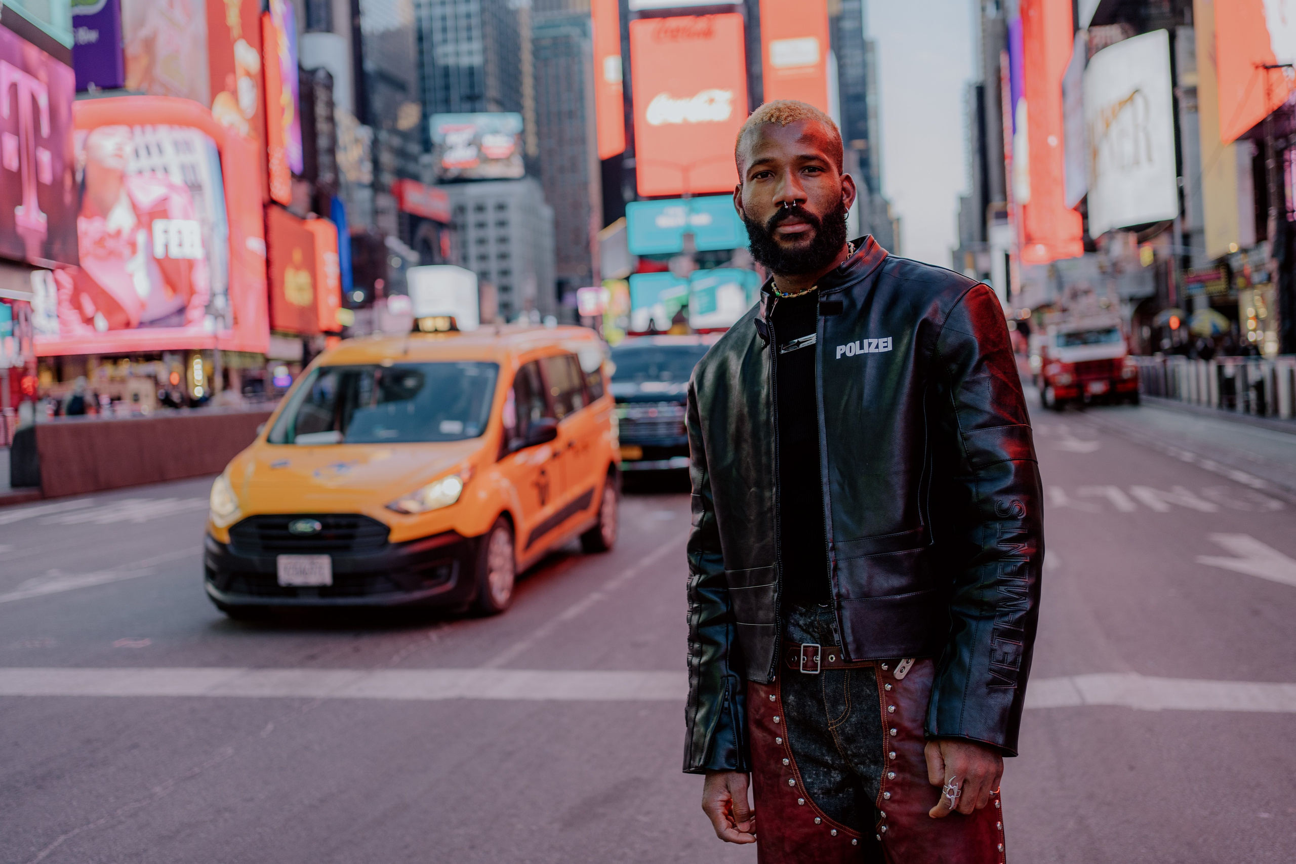 Times Square & 5th Avenue Photo Sessions NYC | Perfect Location Guide 2025. Videographer and photographer in New York // MAKAROV.VIDEO