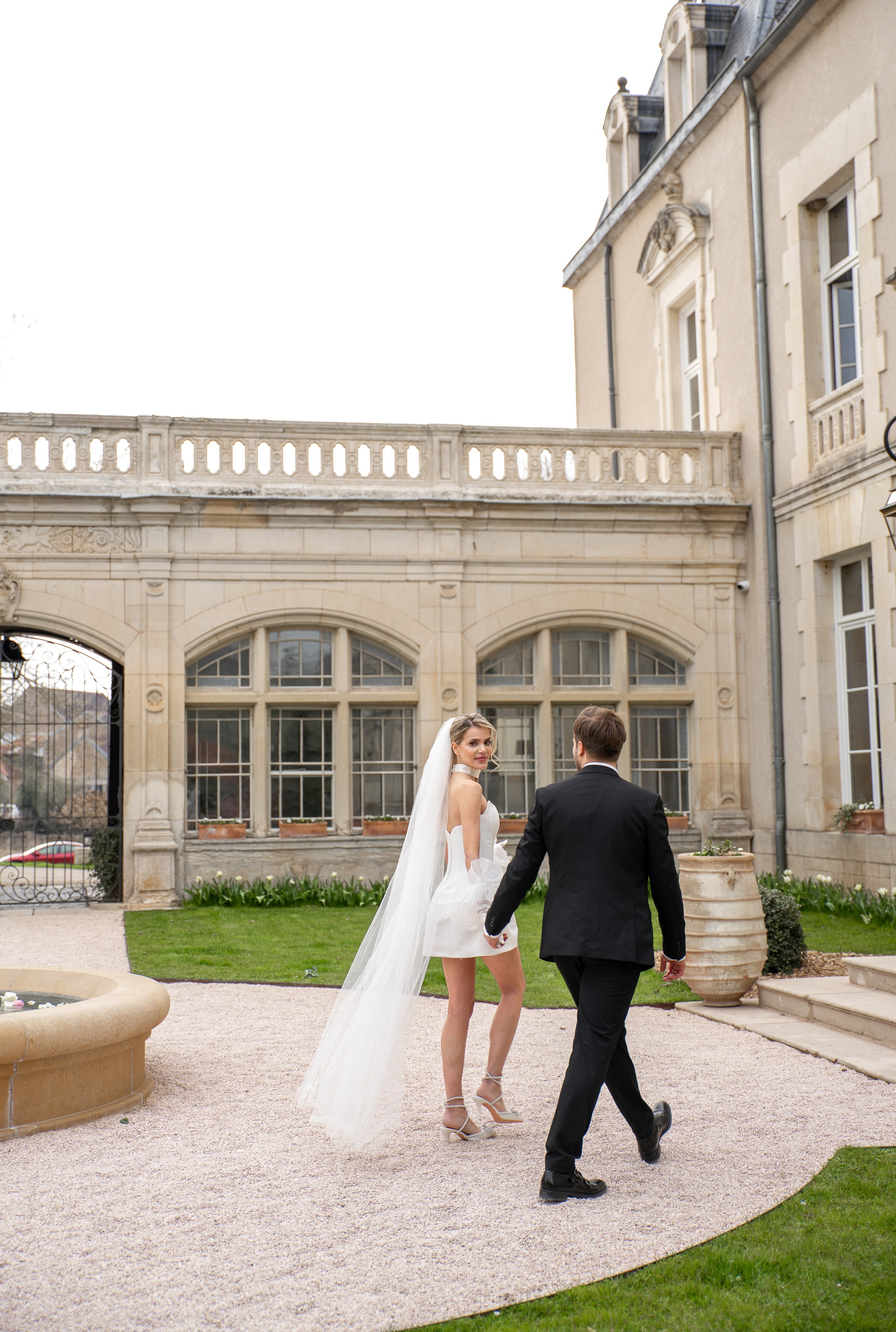 Chateau elopement inspiration. Wedding photographer in Paris Oksana Shum