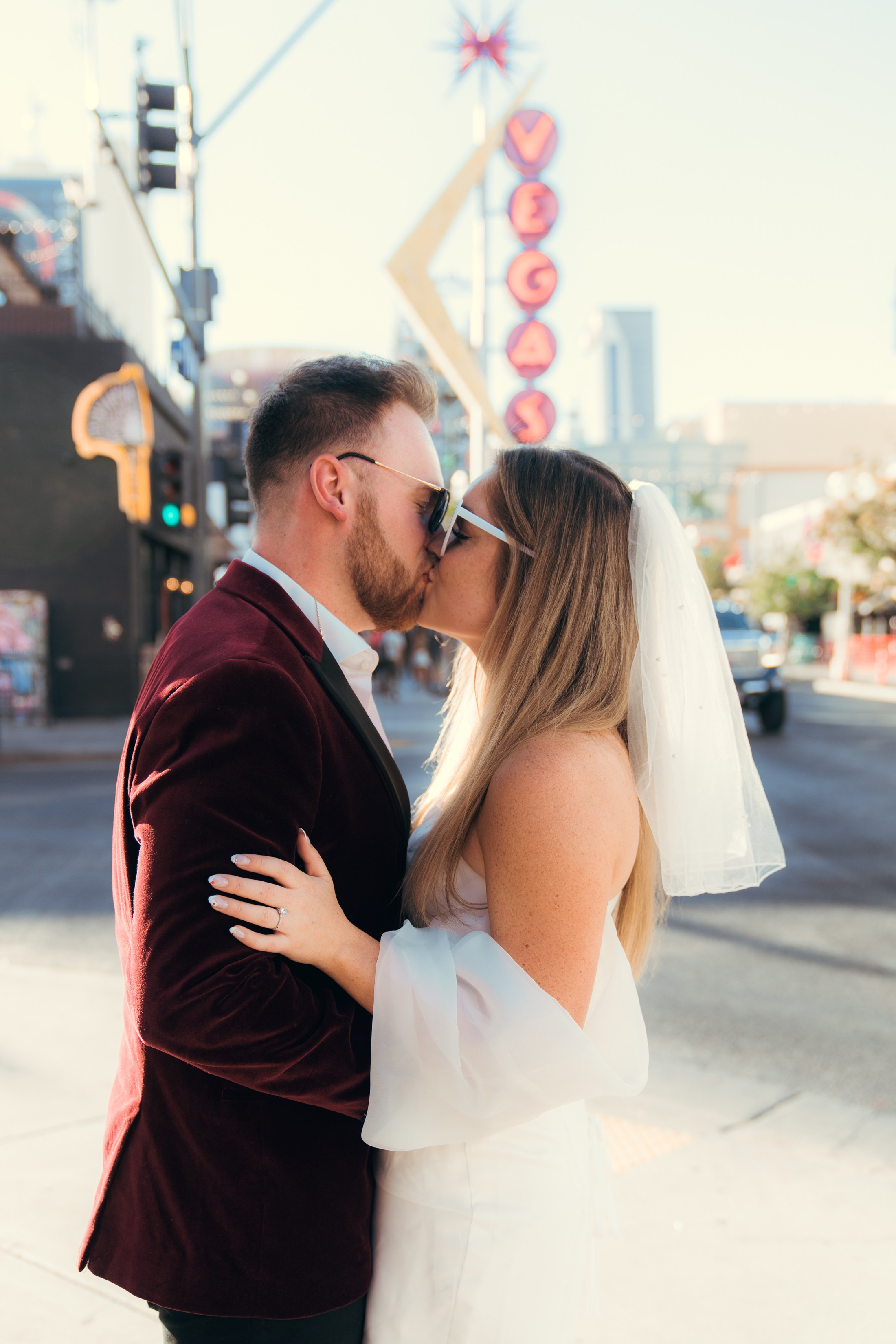 Madison&Ryan. Wedding & elopement photographer Viktoriya Kravtsov. Las Vegas