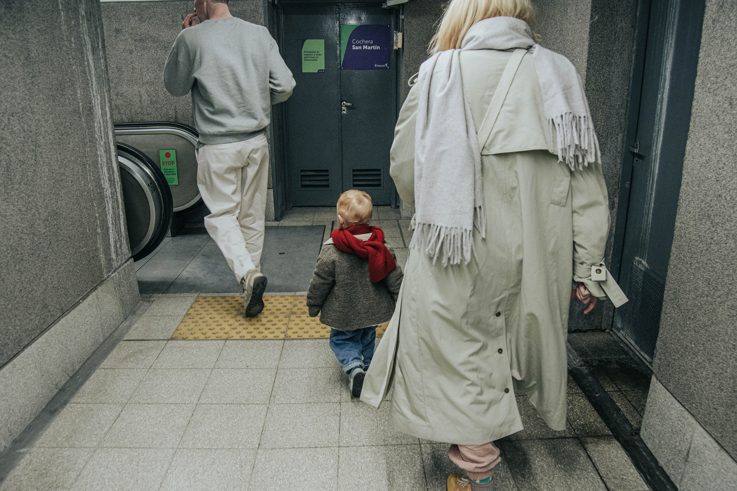 Family photo shoot. Buenos Aires. Photographer @elmirkami in the city of Buenos Aires