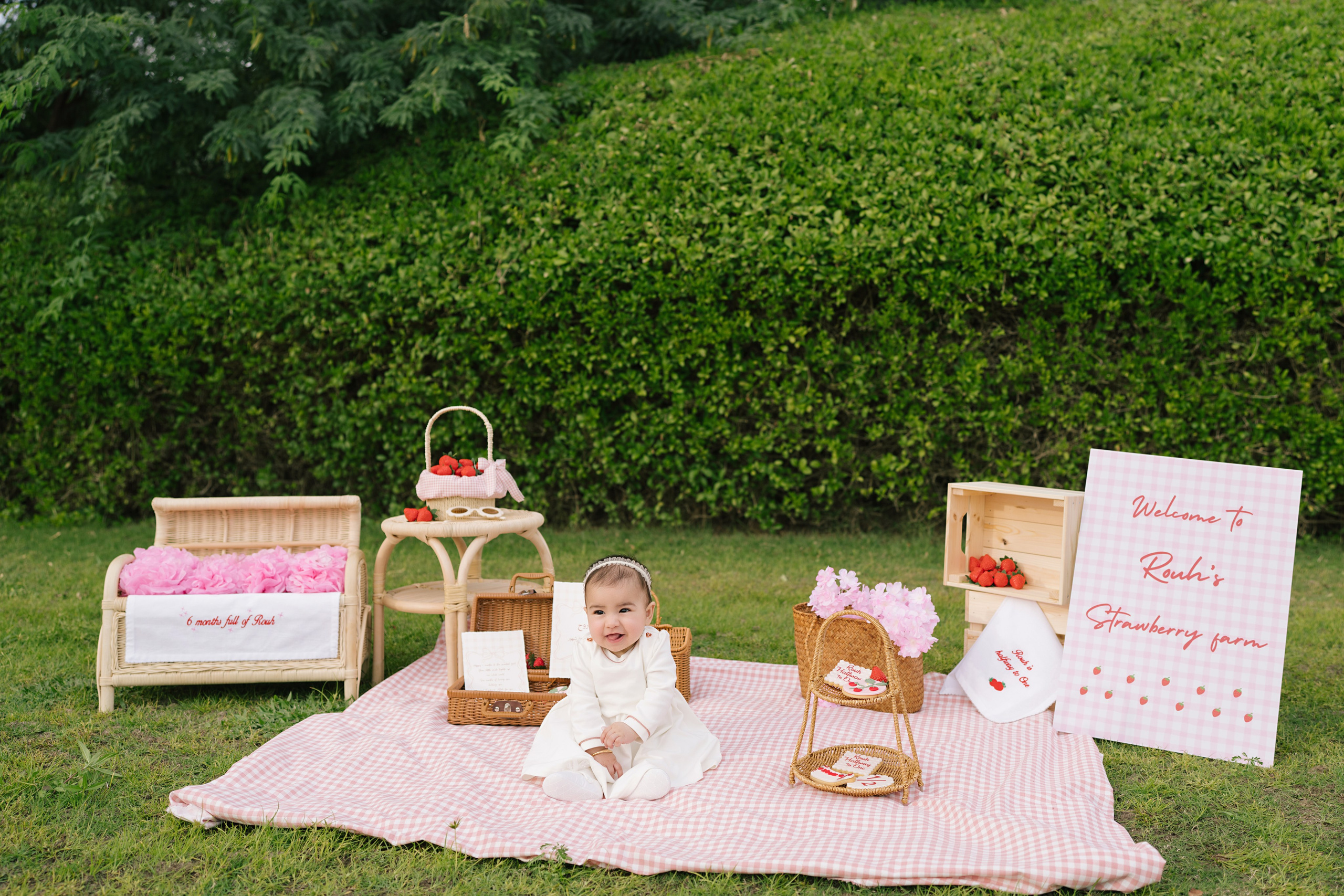 SITTER PHOTOGRAPHY. Newborn, Sitter and Cake Smash Photographer in Doha, Qatar