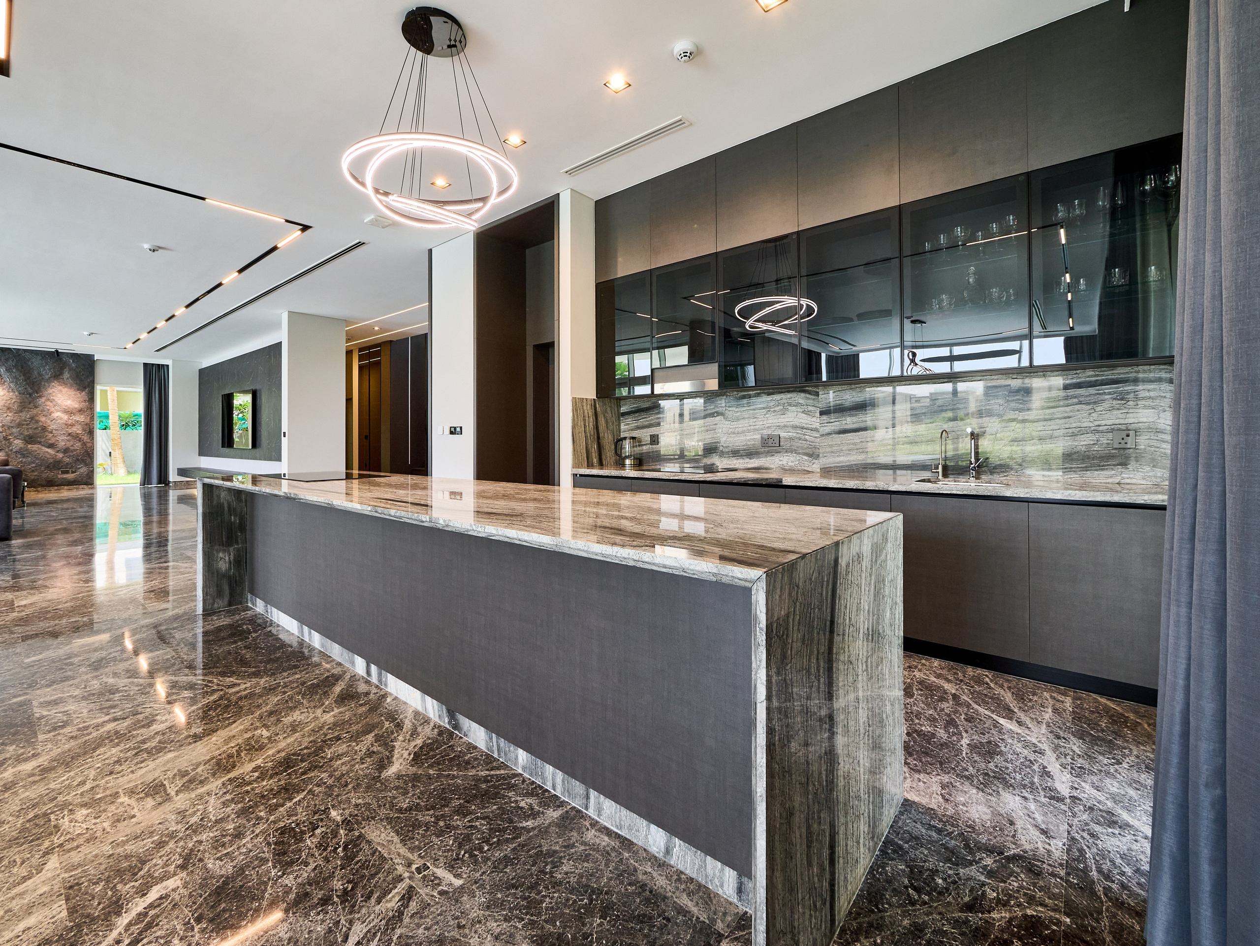 Real Estate Photography in Dubai — Interior & Villa Photos for Bayut, Airbnb, Property Finder. Hotel Photographer in Dubai — Interiors & Commercial by Oleg Novikov