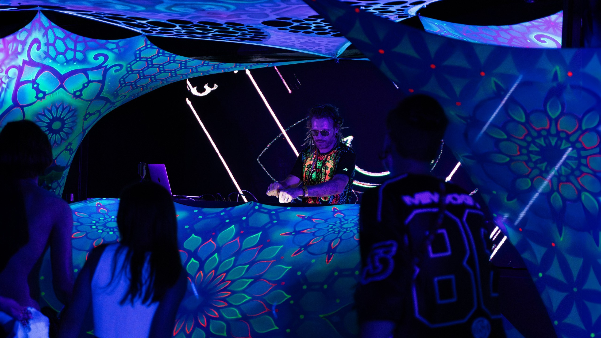 Nibirus People Techno Party Photography - 808Media. 808Media – Professionelle Foto- und Videografie für Restaurants, Hotels, Events und Hochzeiten in Innsbruck und Tirol