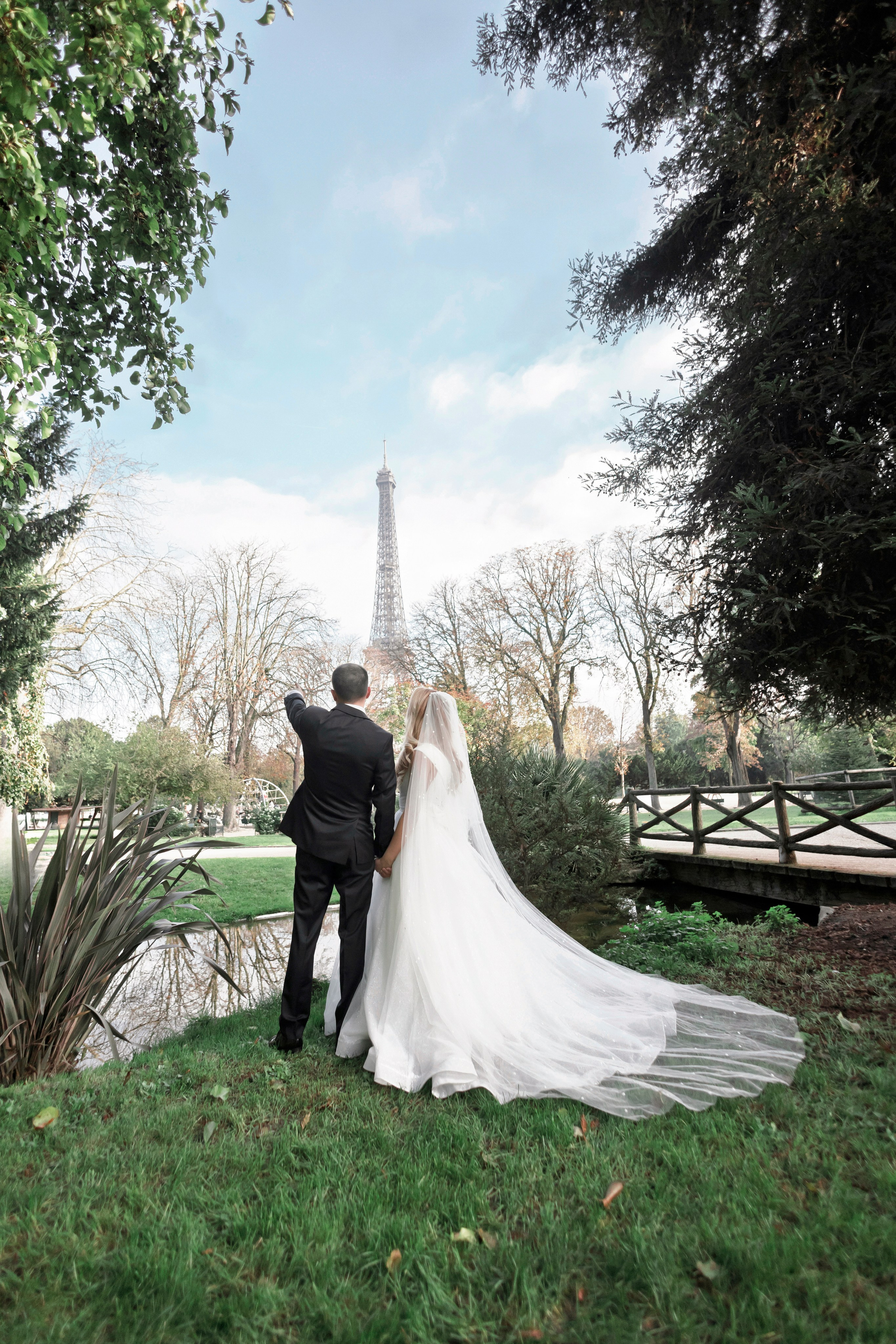 Eiffel Tower / Trifan & Raluca. Wedding, event and family photographer in Paris, Emilian Olaru